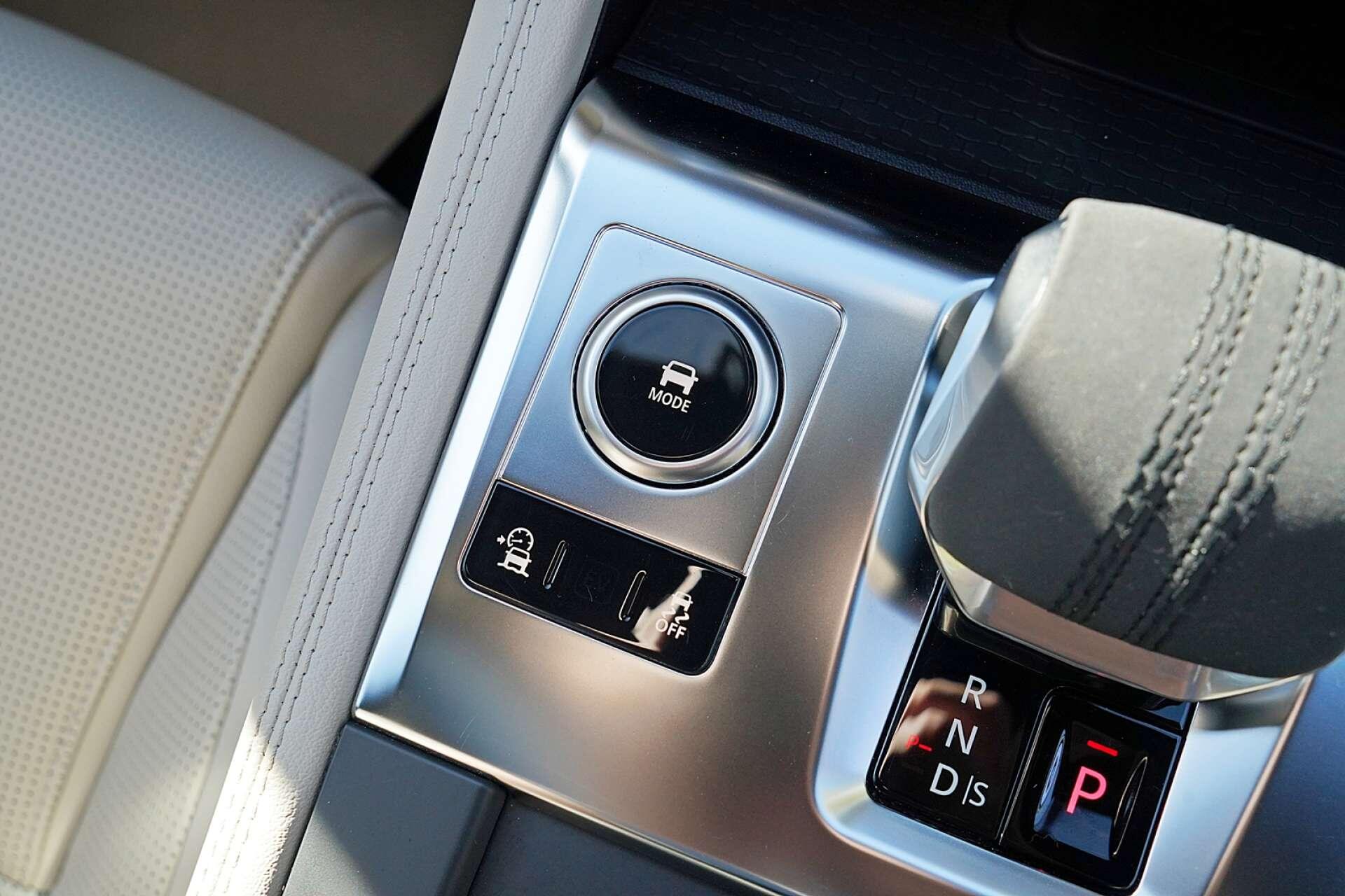 Jaguar F-Pace view 21