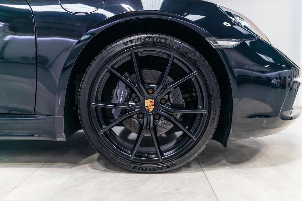 Porsche Cayman view 10