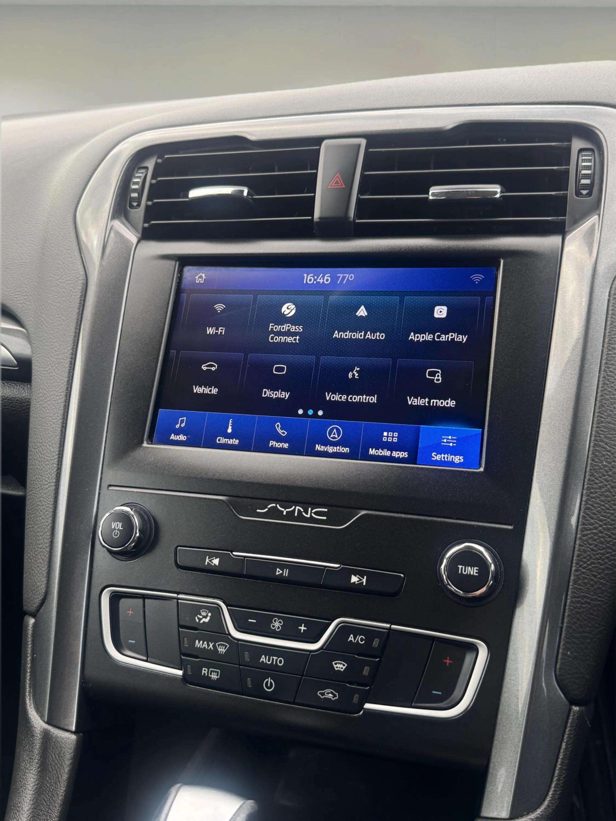 Ford Mondeo view 42