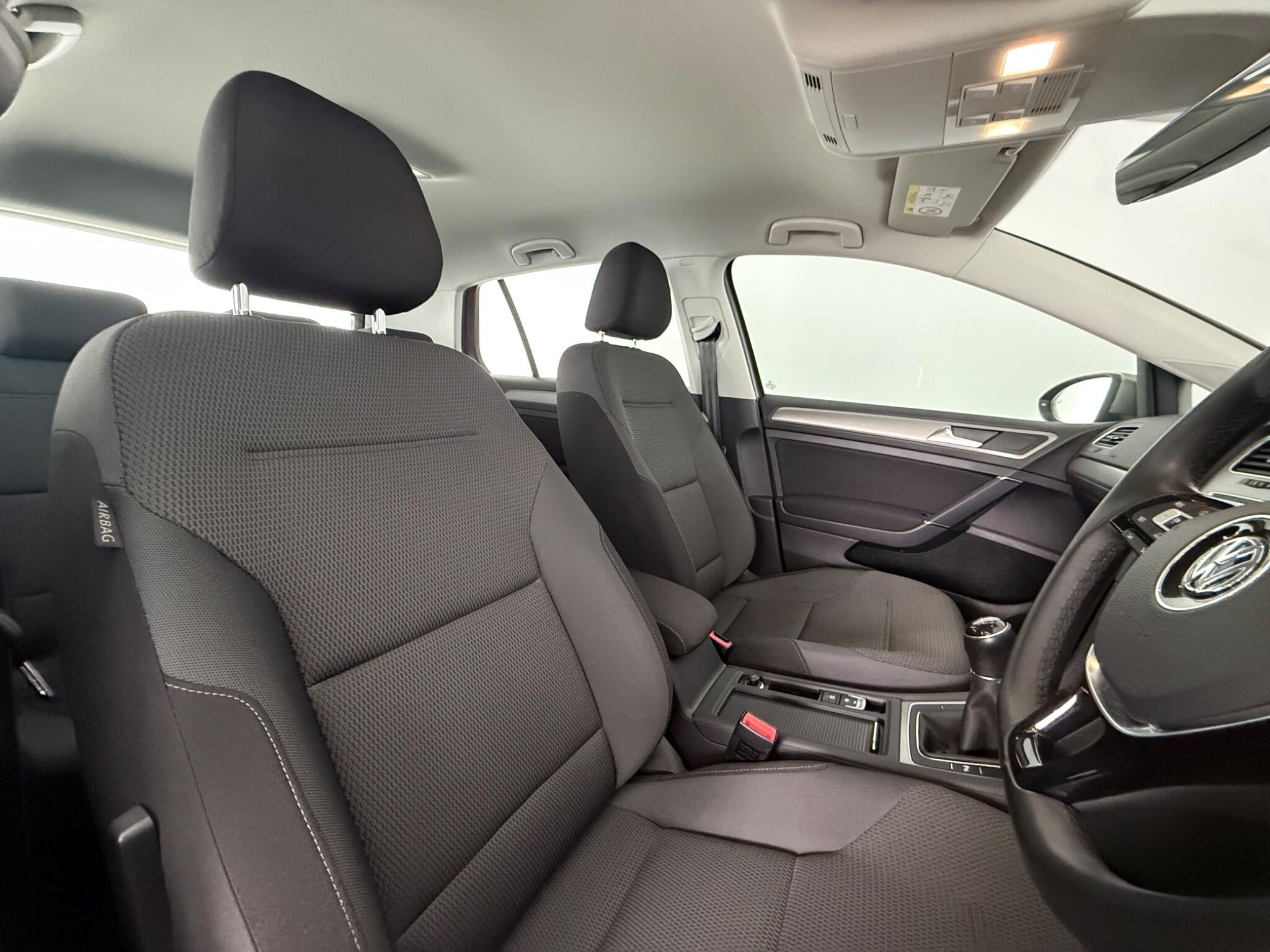 Volkswagen Golf view 26