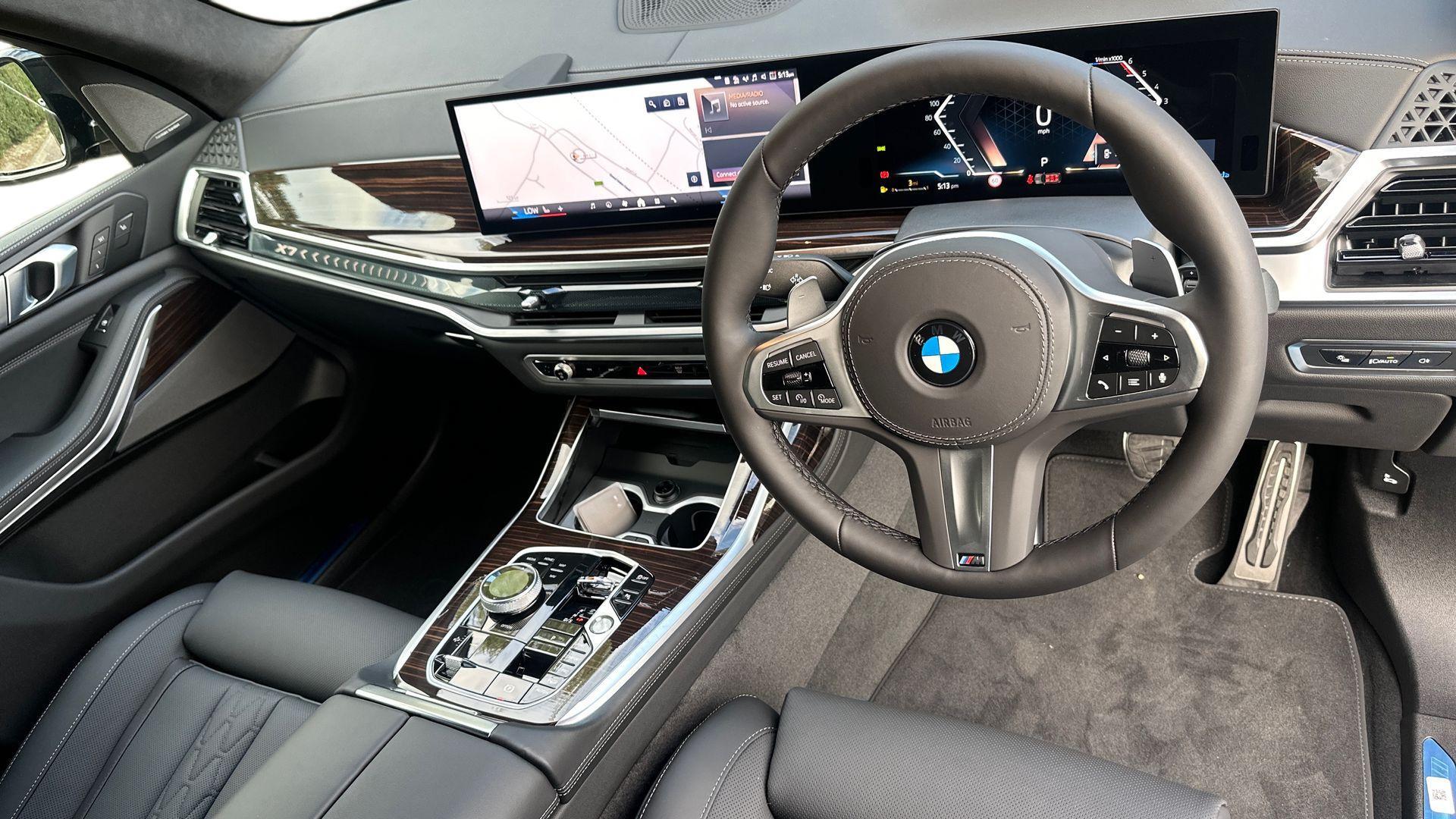 BMW X7 view 6
