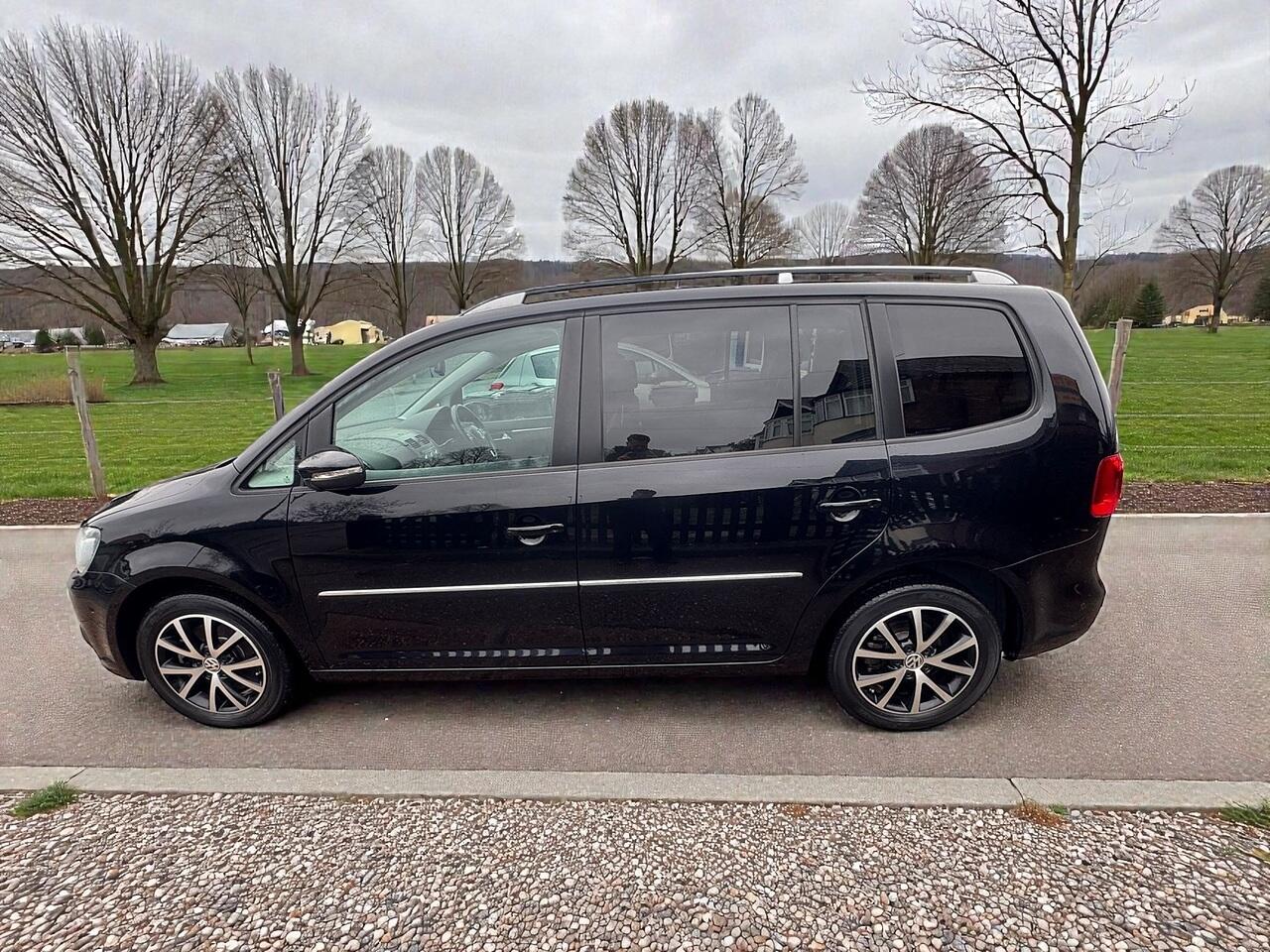 Volkswagen Touran view 12