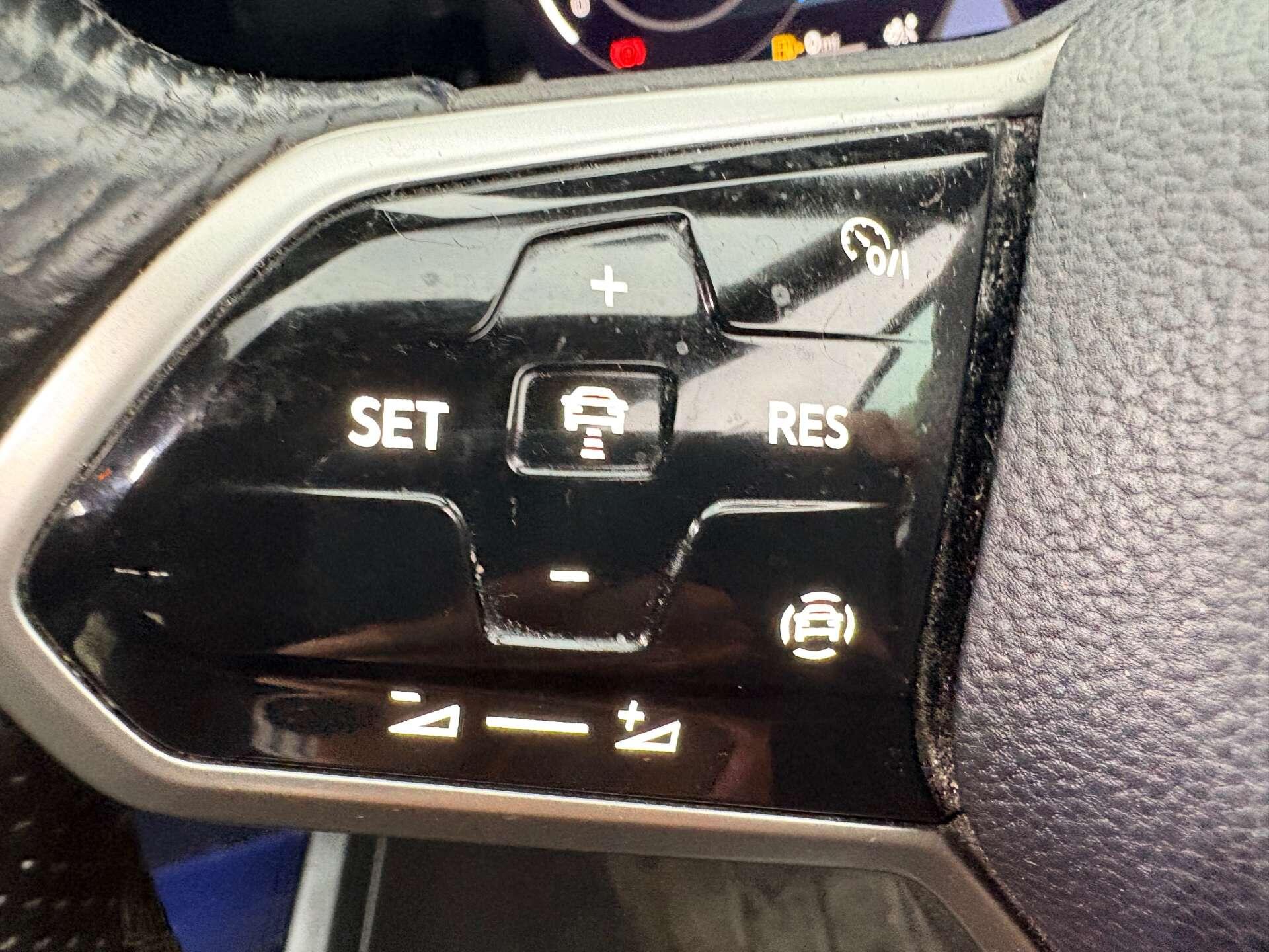 Volkswagen Golf view 13