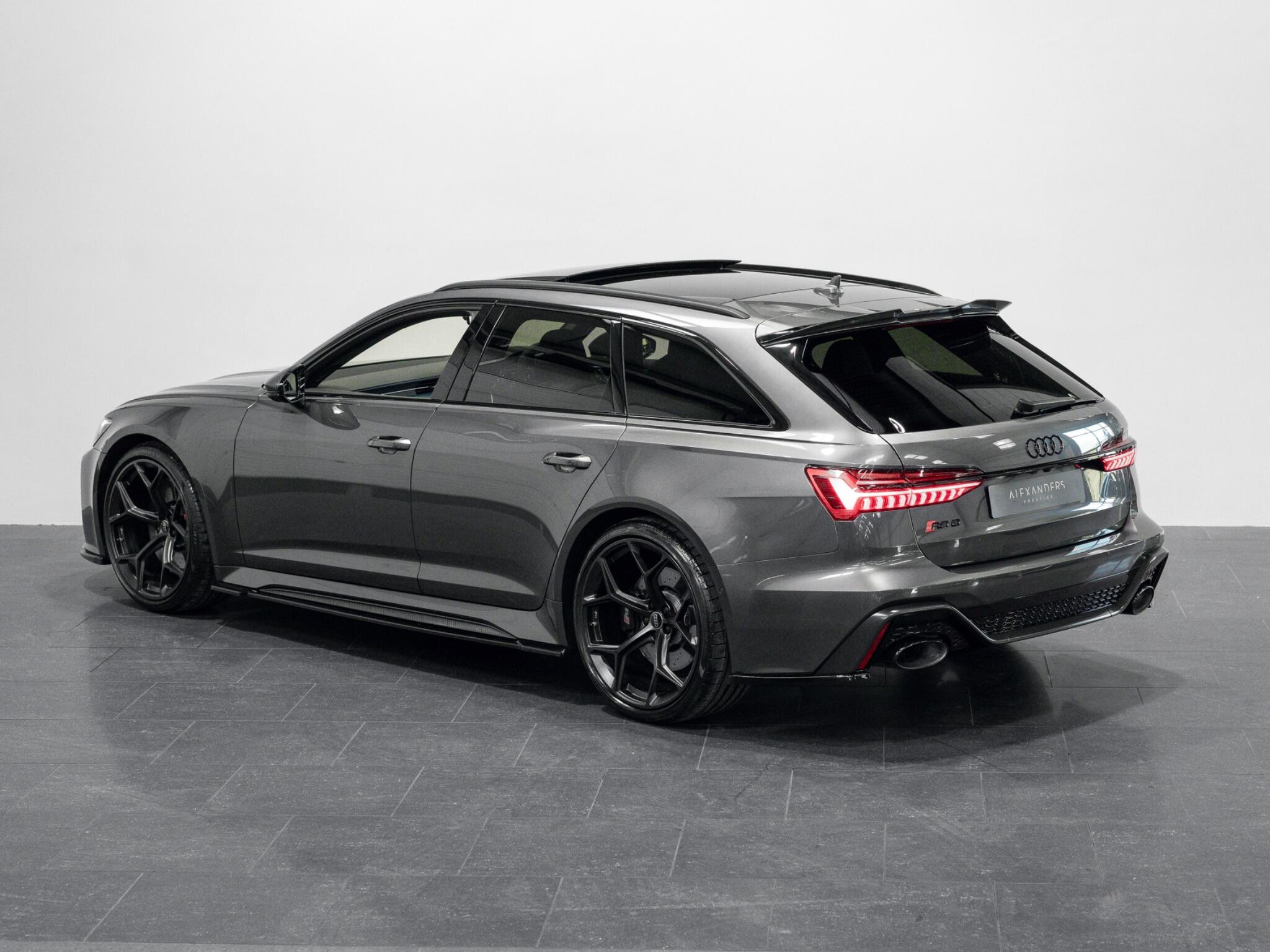 Audi RS6 Avant view 5