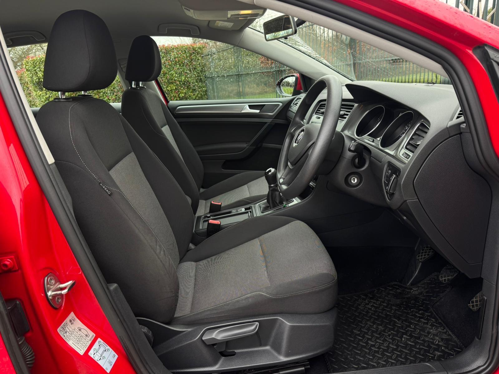 2015 Volkswagen Golf image 10