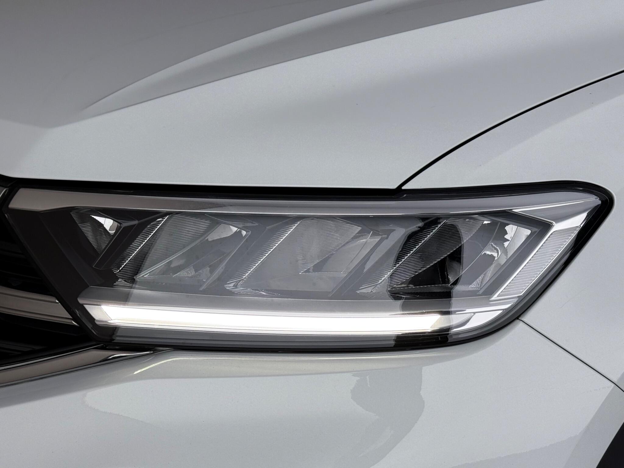 Volkswagen T-Roc view 32