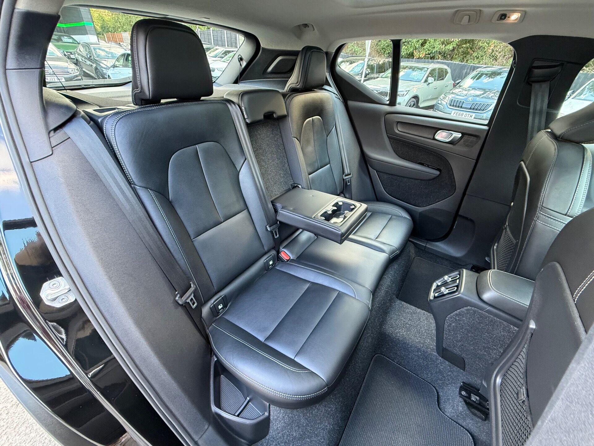 Volvo XC40 view 17