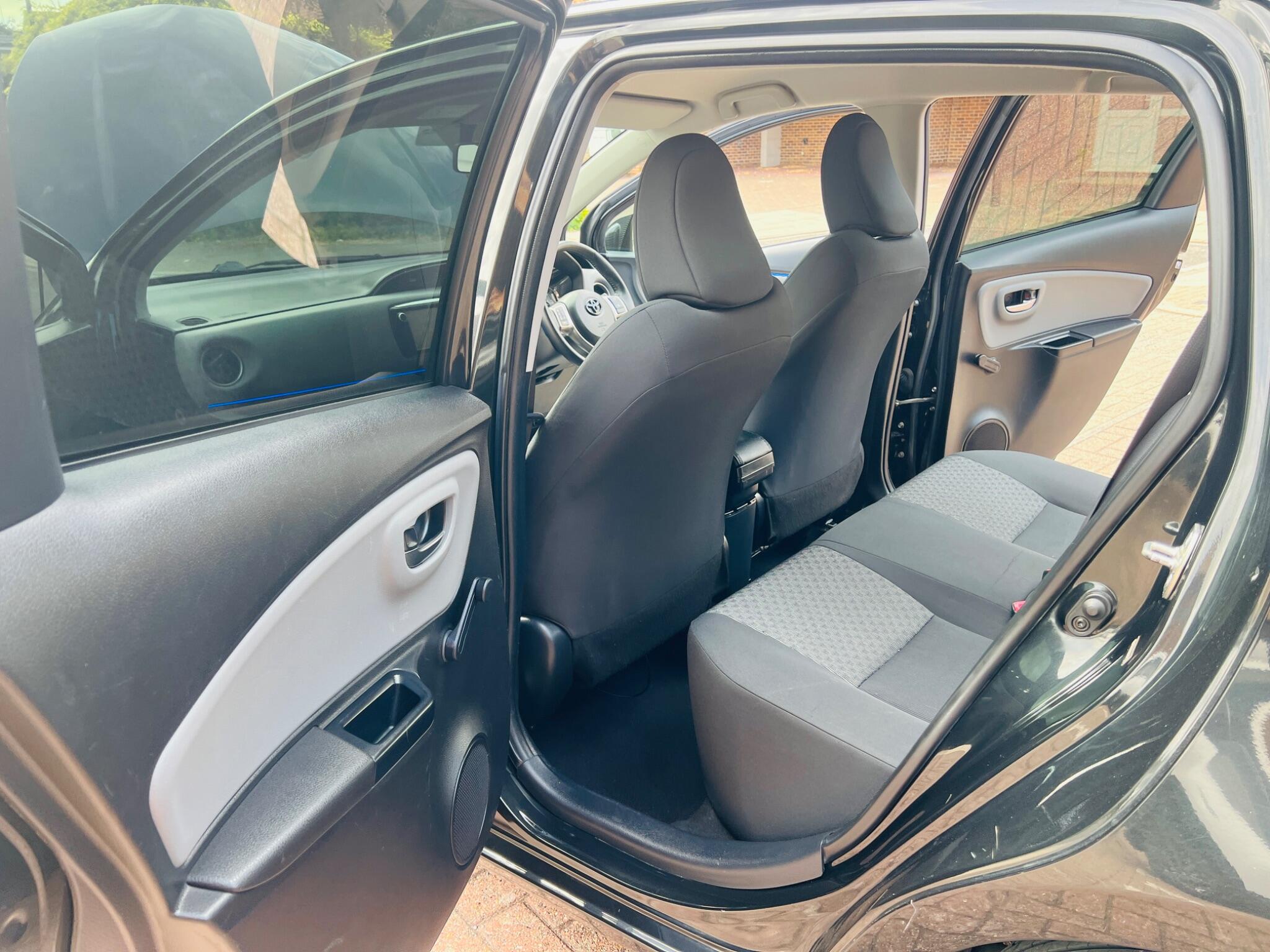 Toyota Yaris view 35
