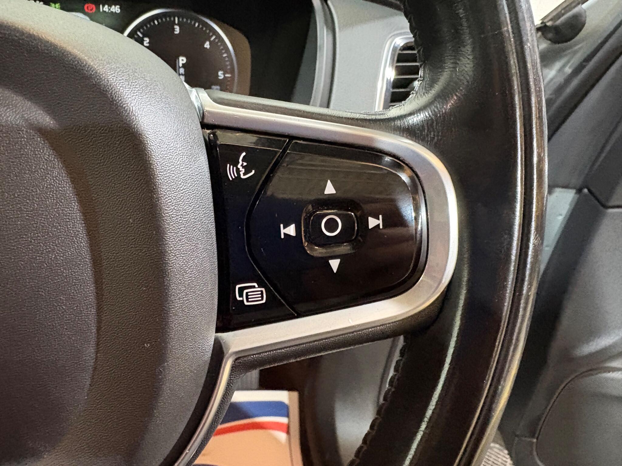 Volvo XC90 view 30