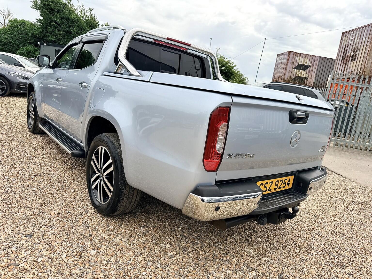 Mercedes-Benz X-Class view 8