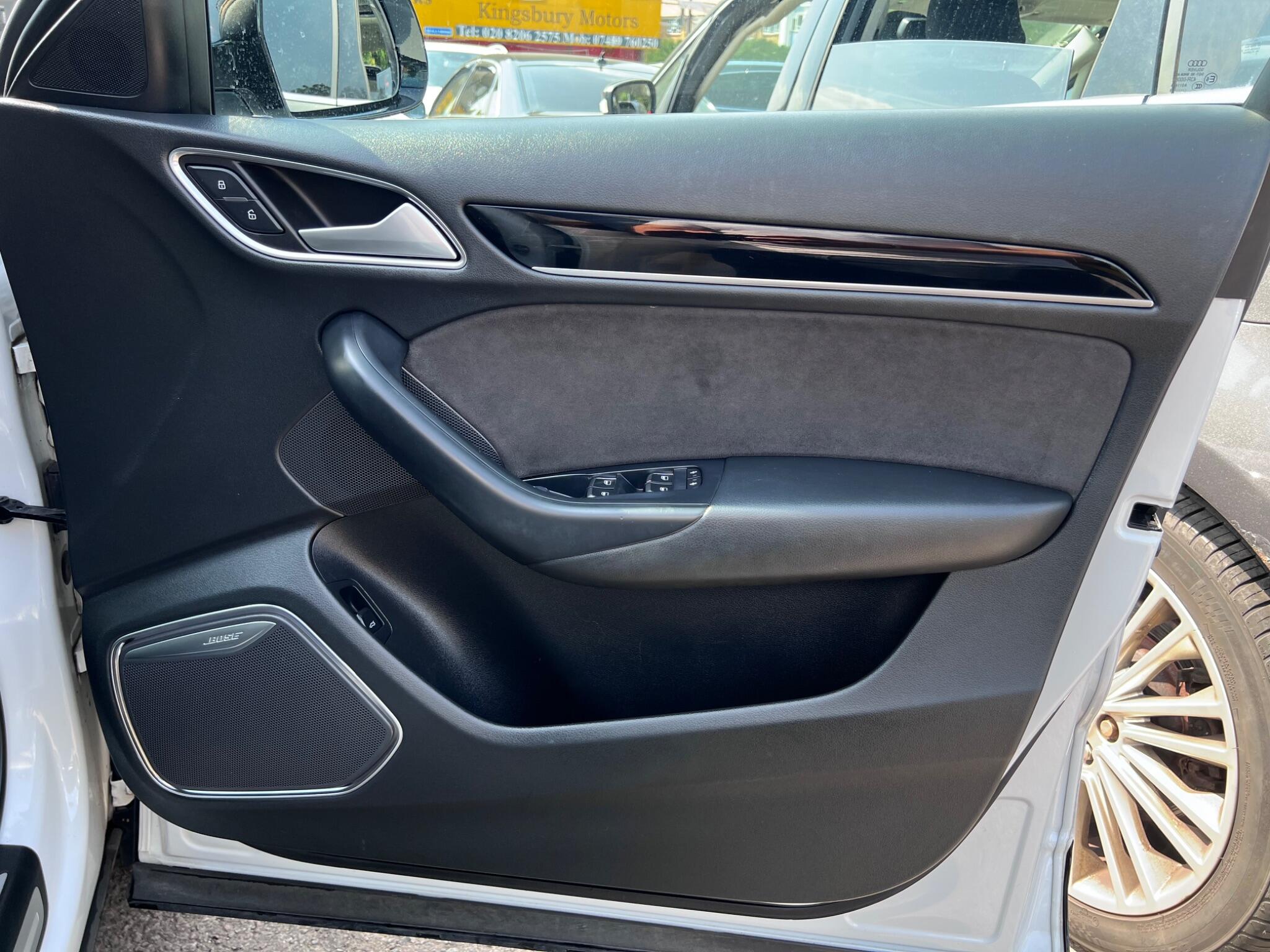 Audi Q3 view 16
