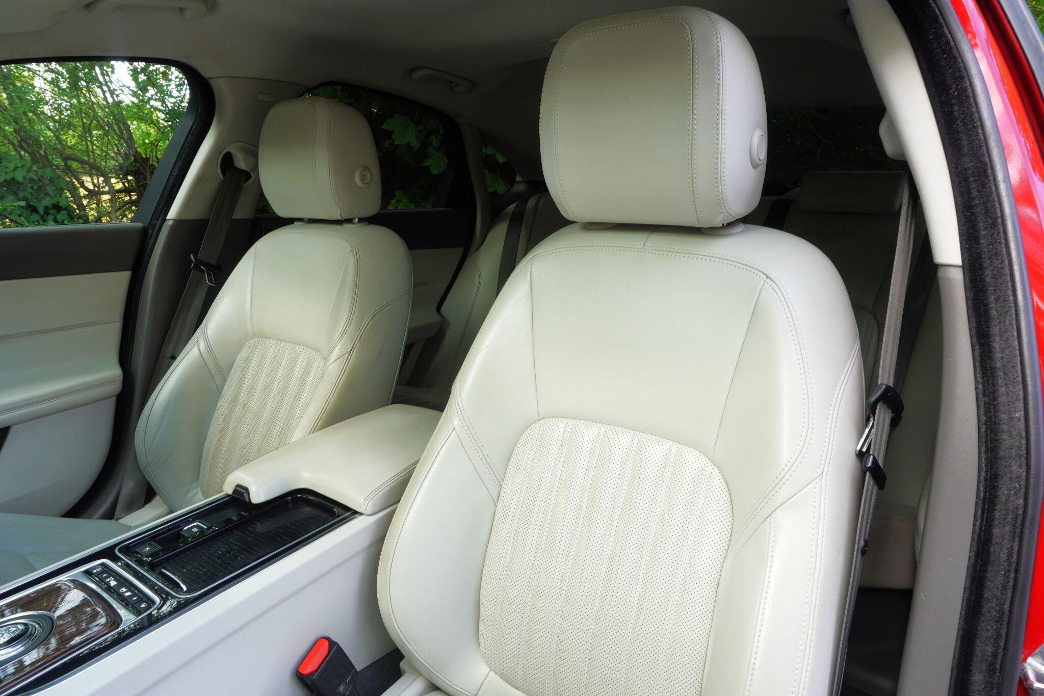 Jaguar XF view 53