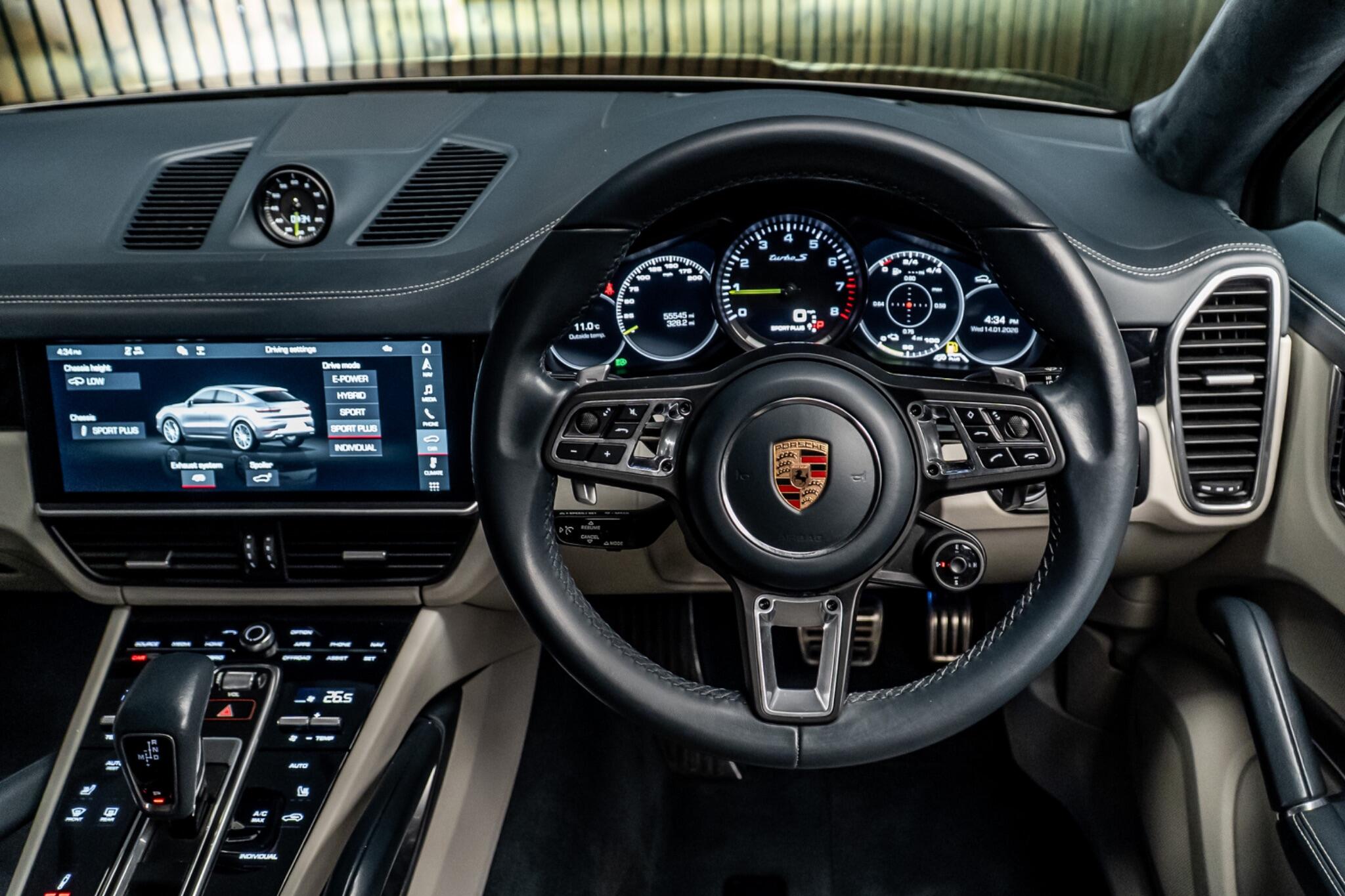 Porsche Cayenne view 26