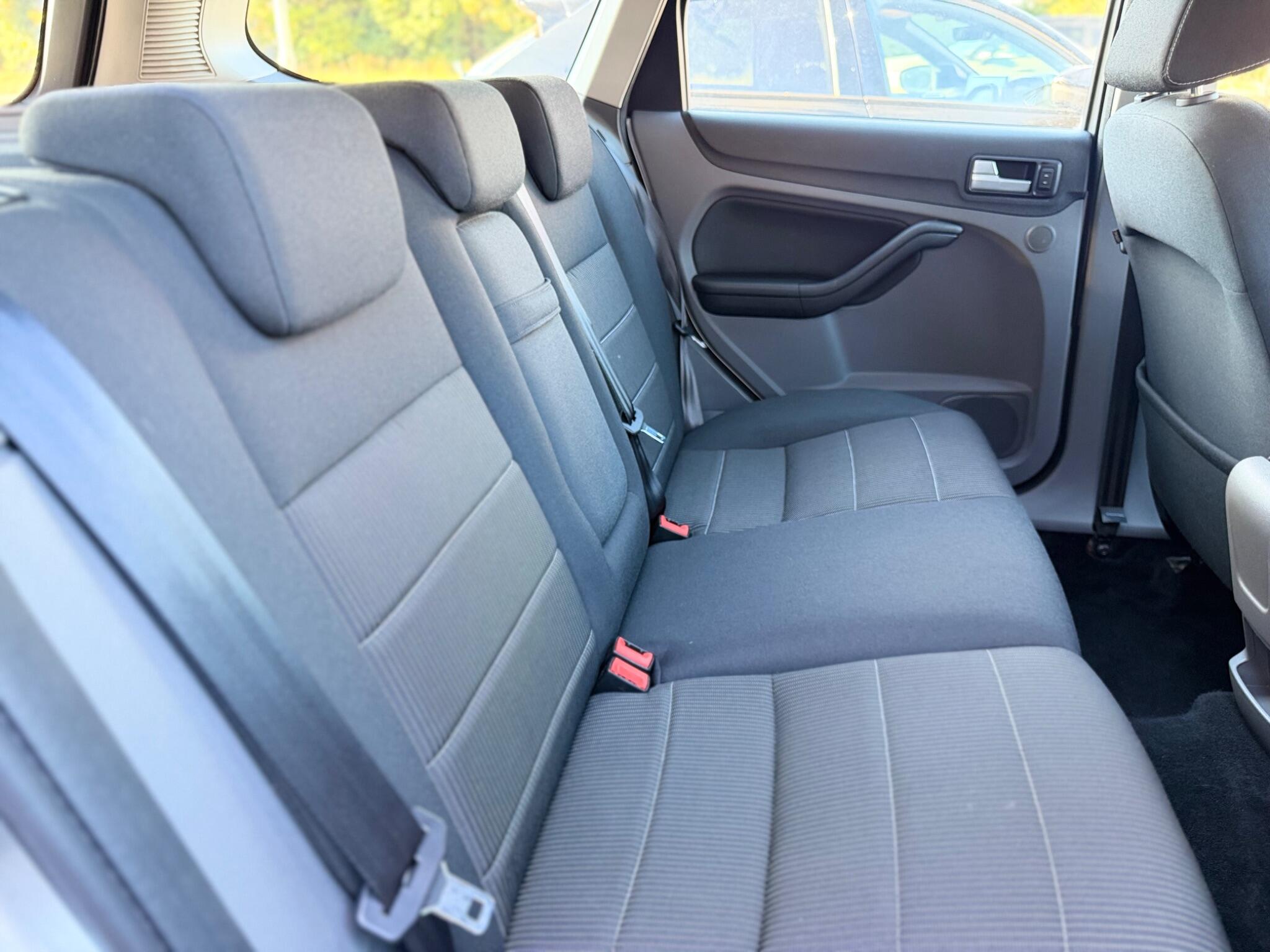 Ford Focus view 24