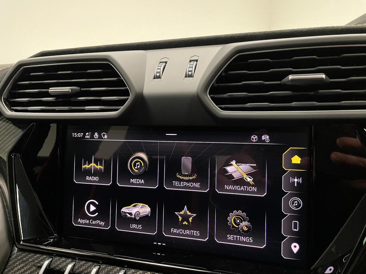 Lamborghini Urus view 40