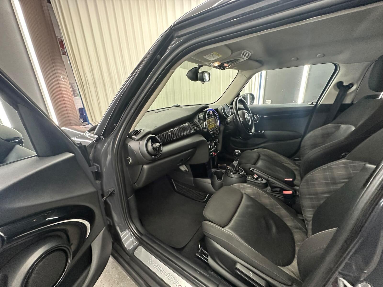 MINI Hatch view 28