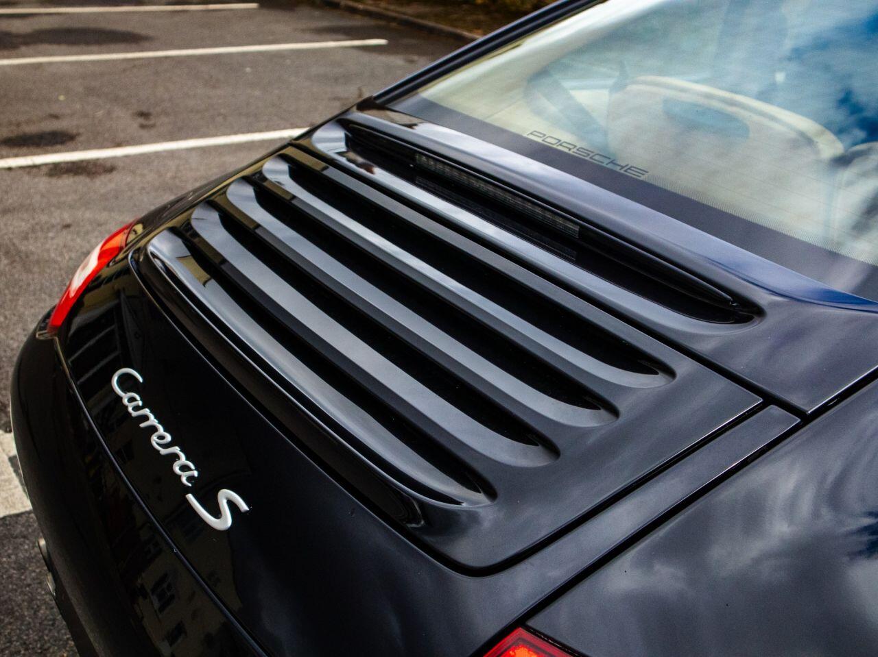 Porsche 911 view 25
