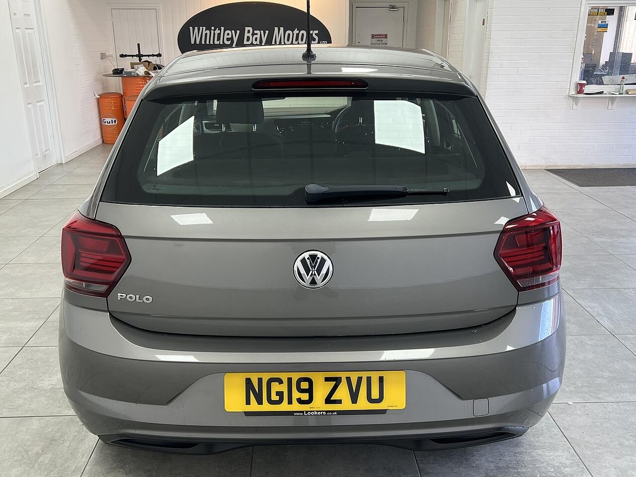 Volkswagen Polo view 4