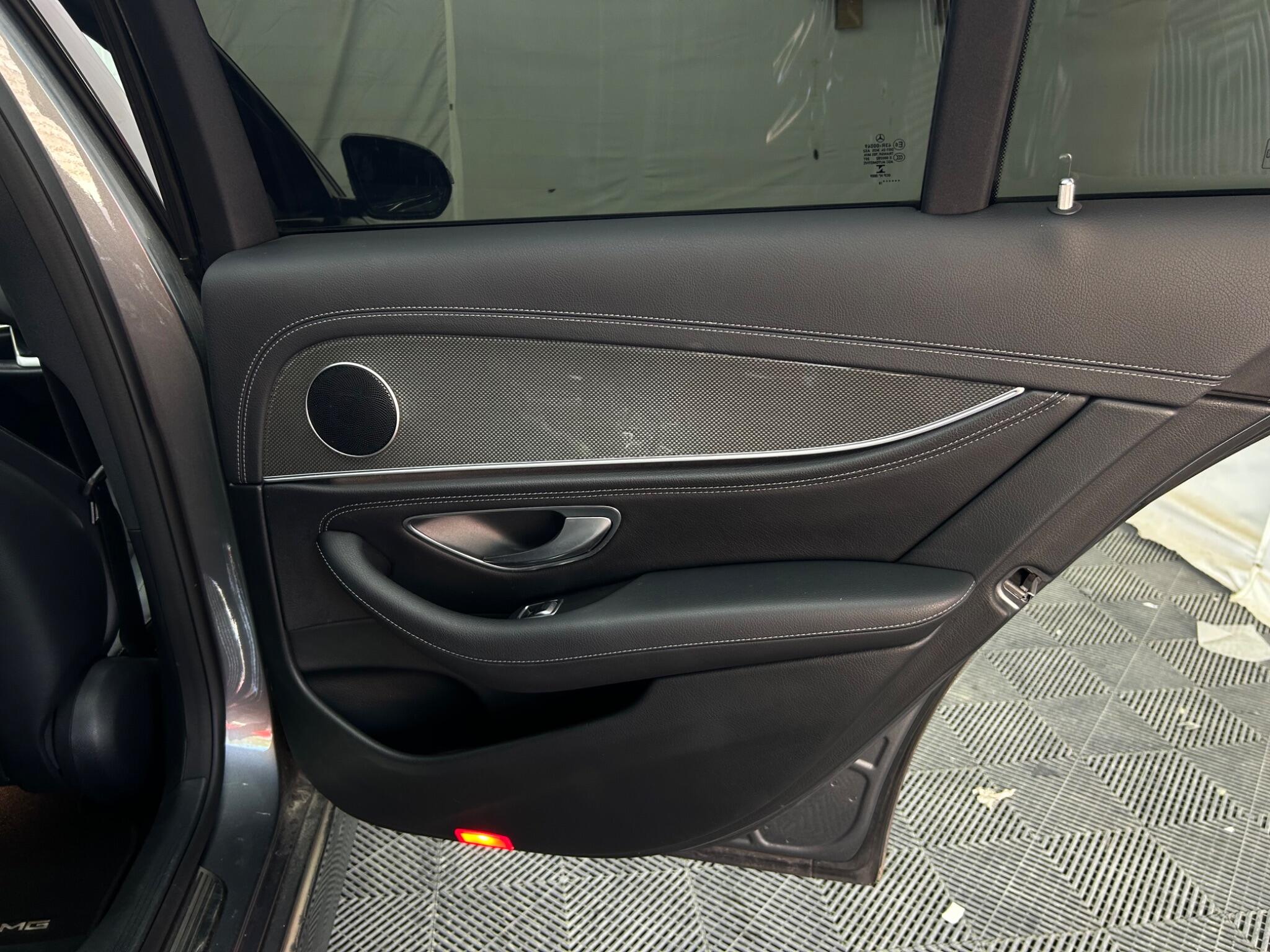 Mercedes-Benz E Class view 29