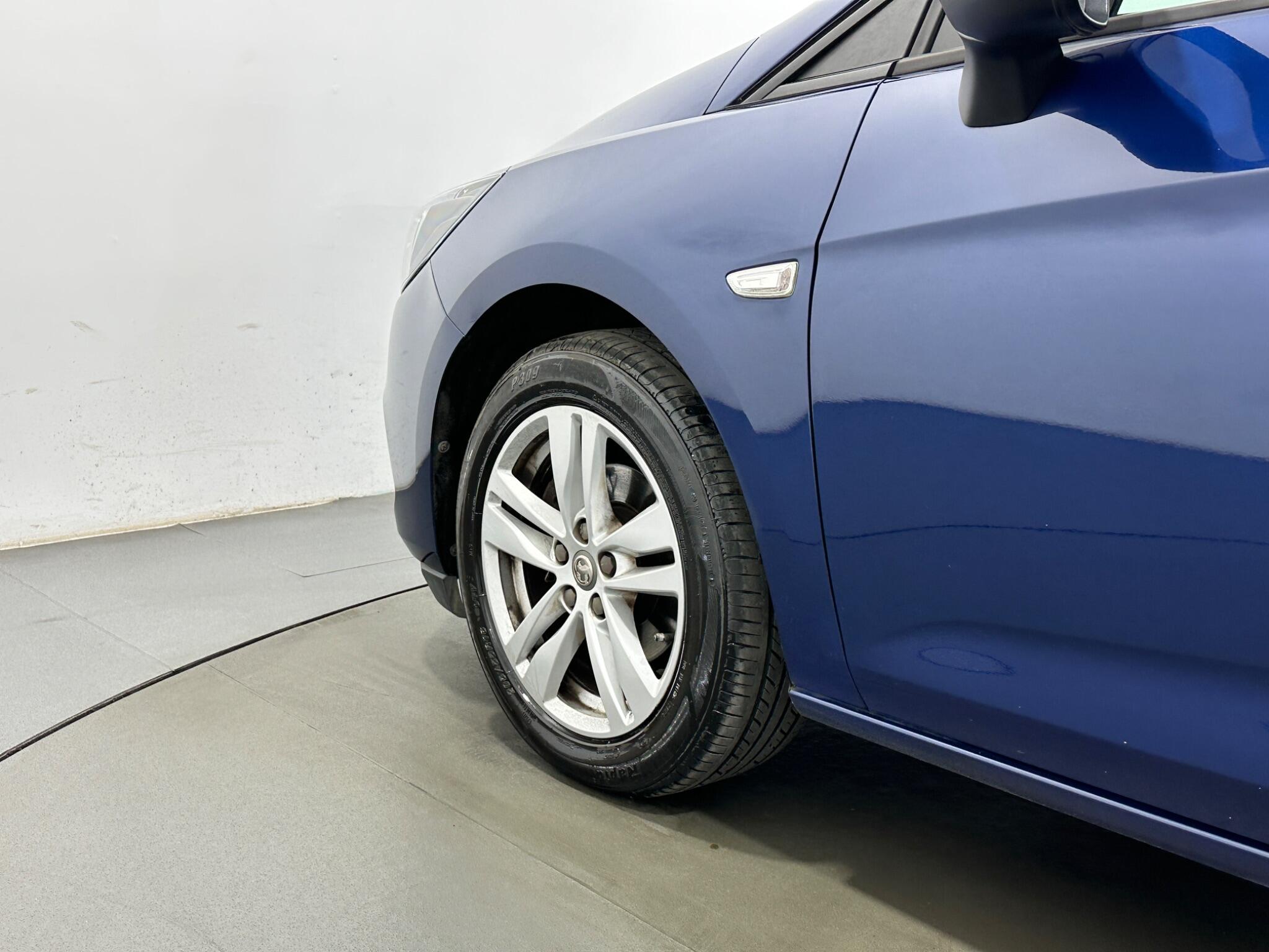 Vauxhall Astra view 48