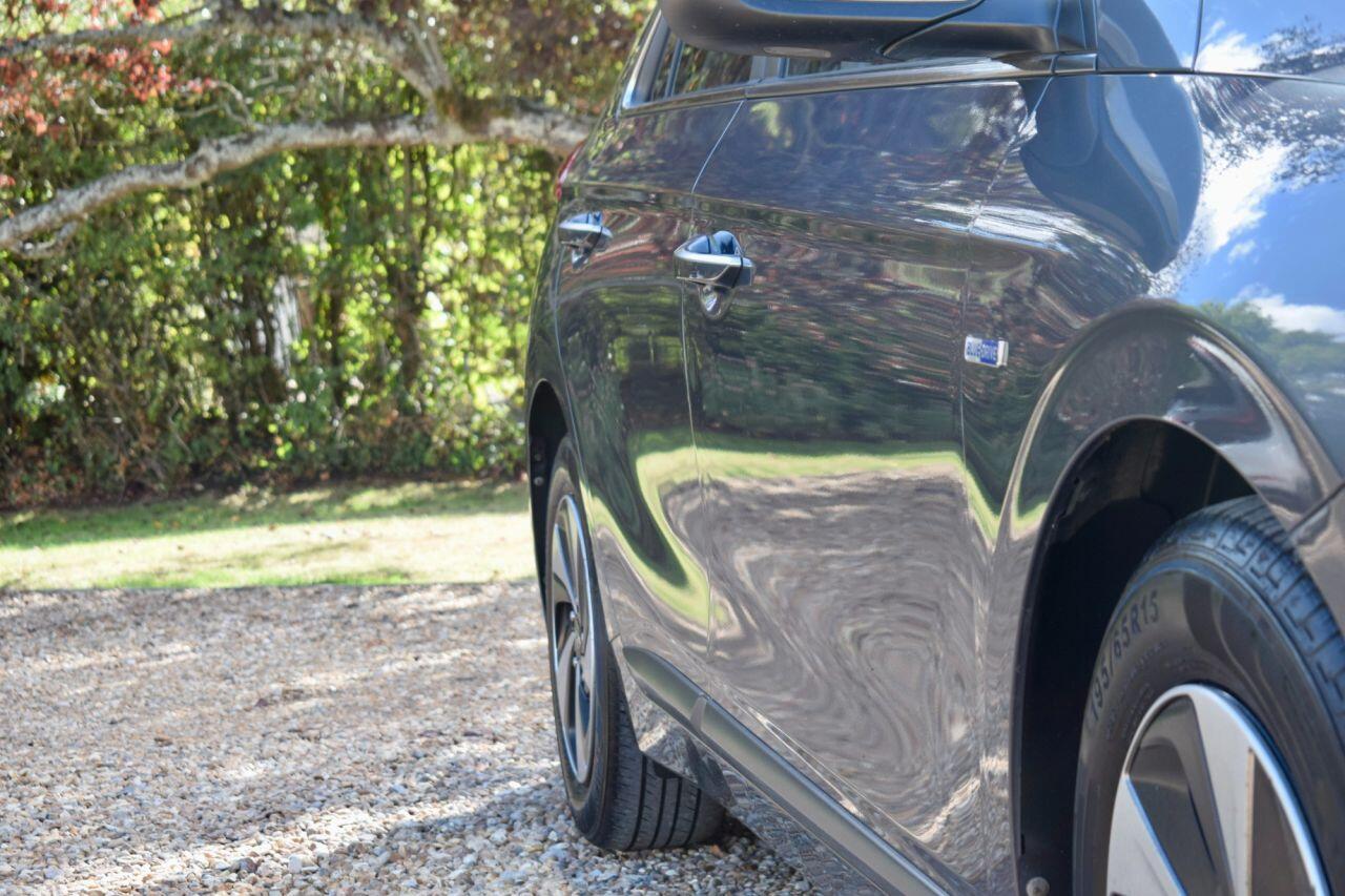 Hyundai Ioniq view 18