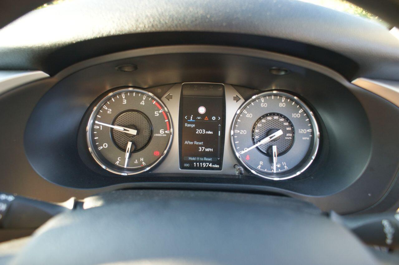 Toyota Hilux view 40