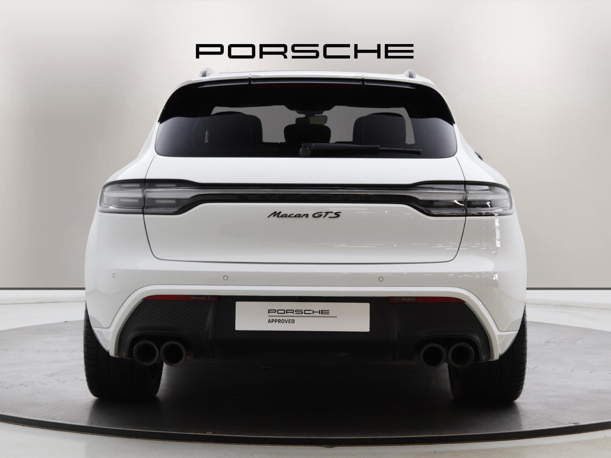 Porsche Macan view 5