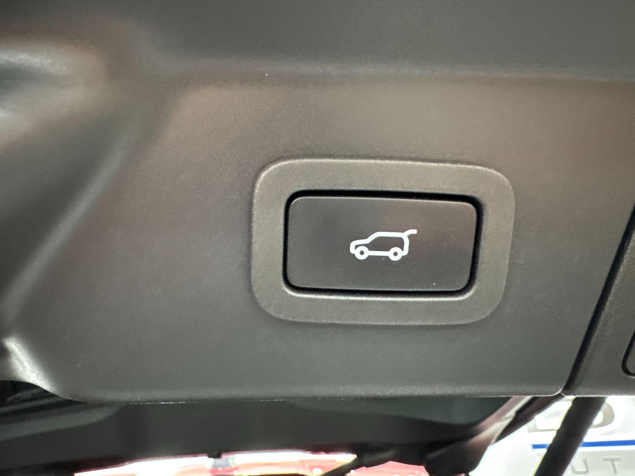 Land Rover Range Rover Velar view 57