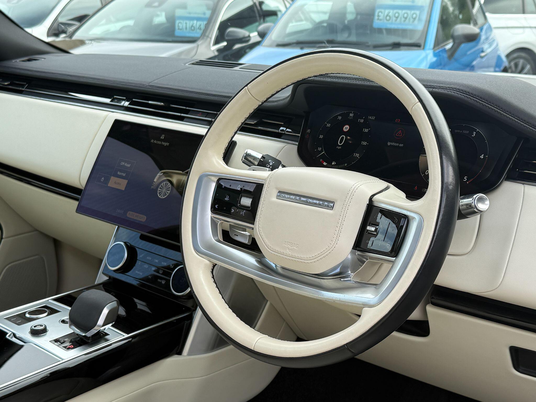 Land Rover Range Rover view 22