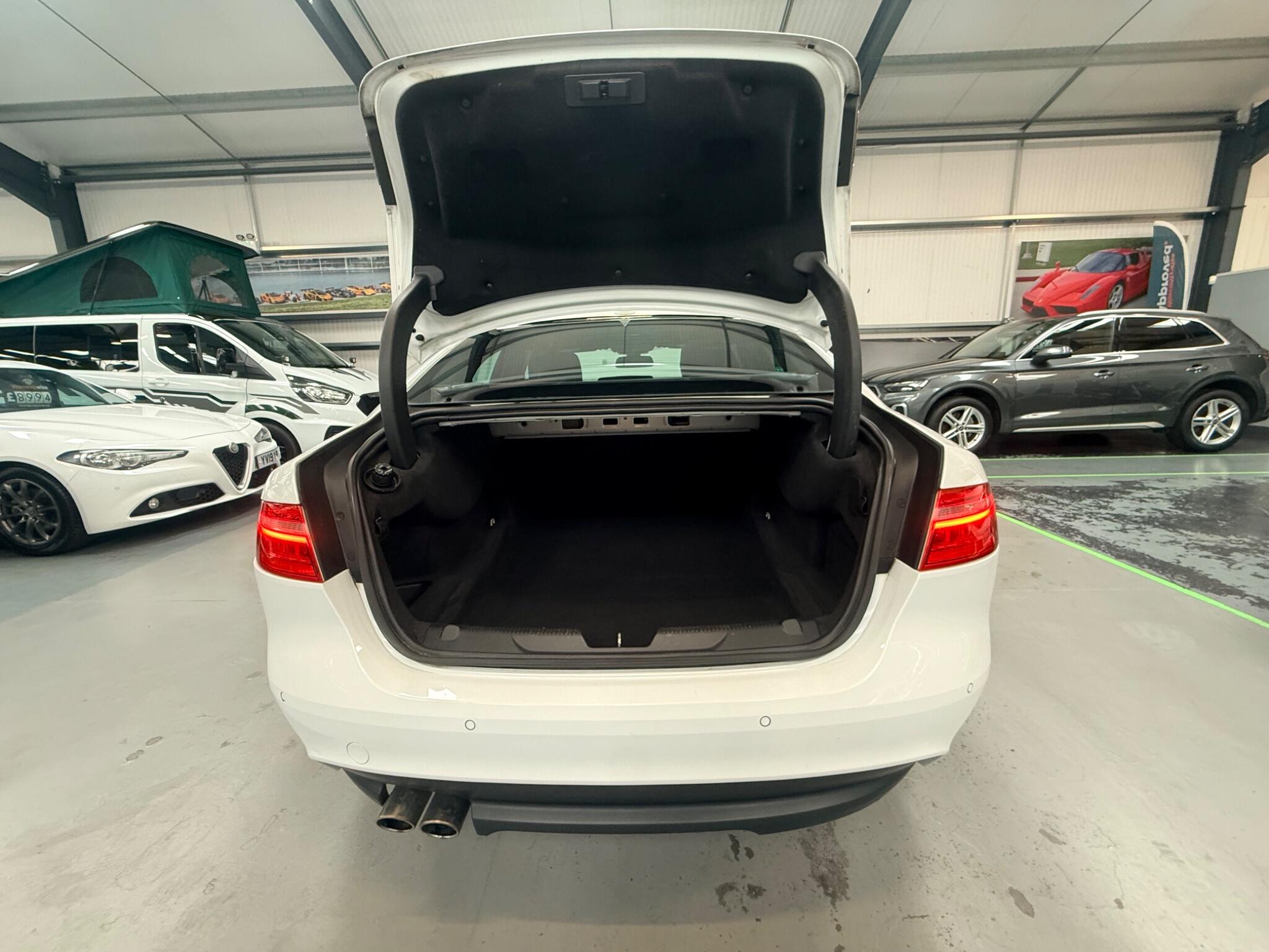 Jaguar Xe view 33