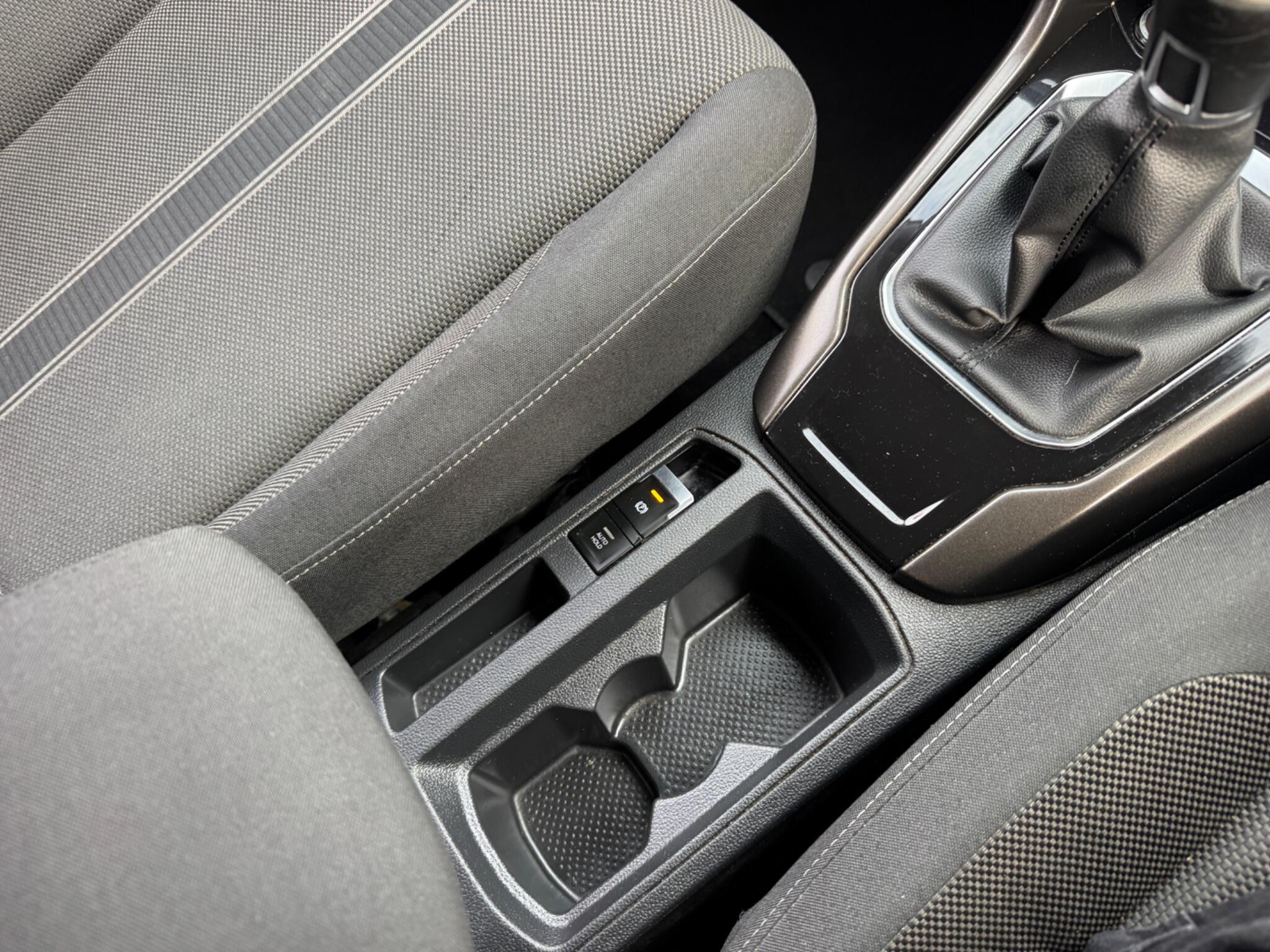 Volkswagen T-Roc view 25