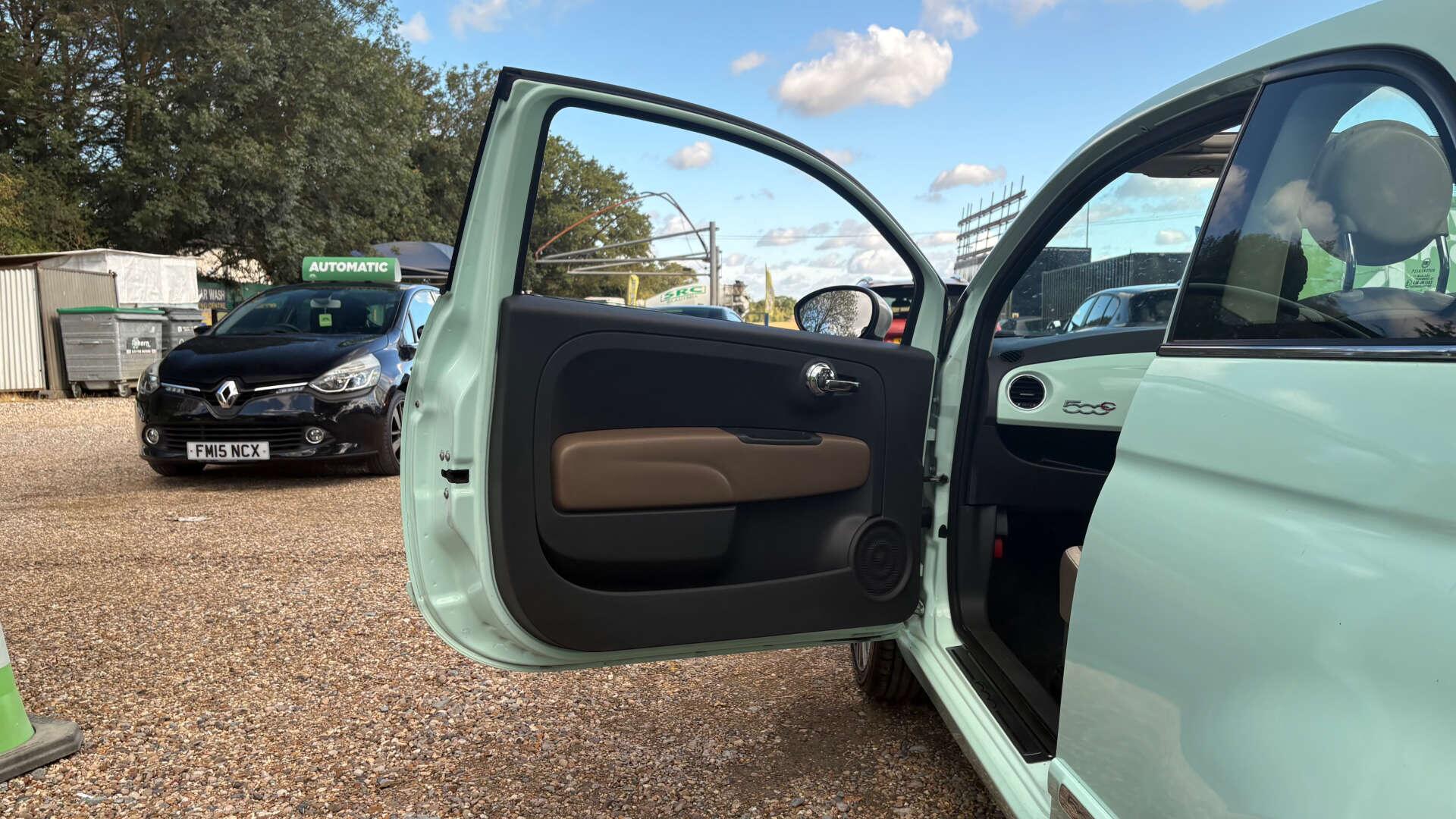 Fiat 500C view 29