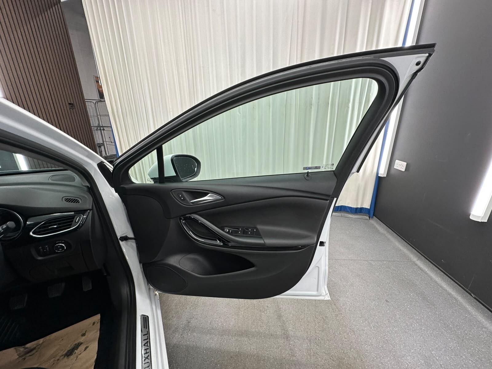 Vauxhall Astra view 14