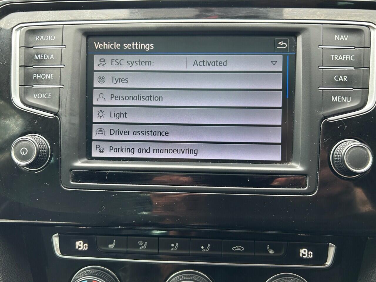 Volkswagen Passat view 38