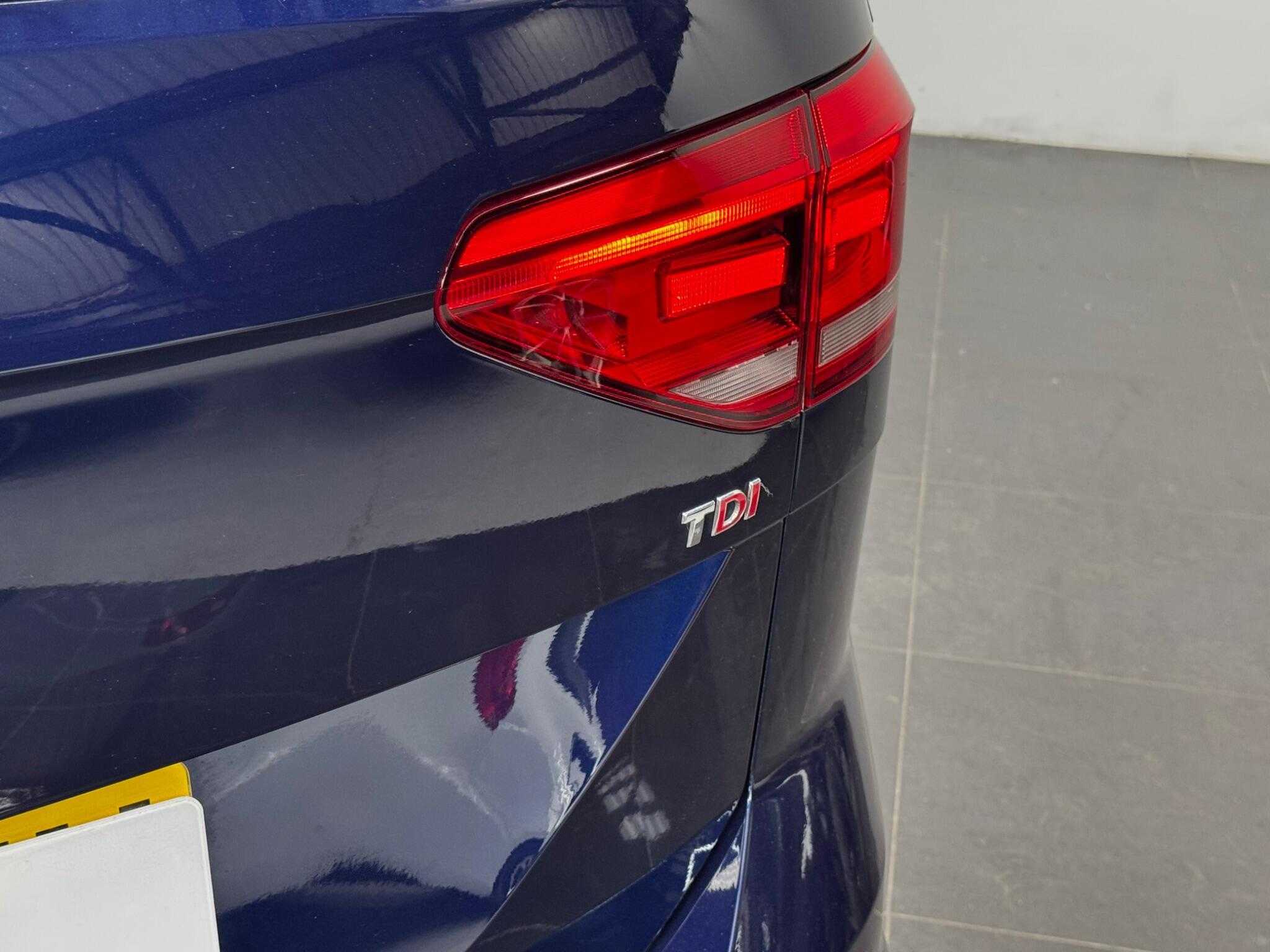 Volkswagen Touran view 27