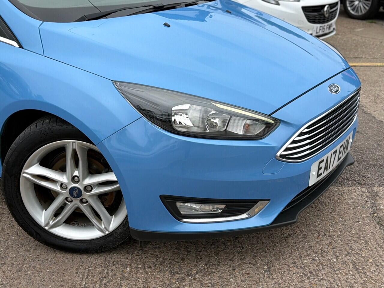 Ford Focus view 18