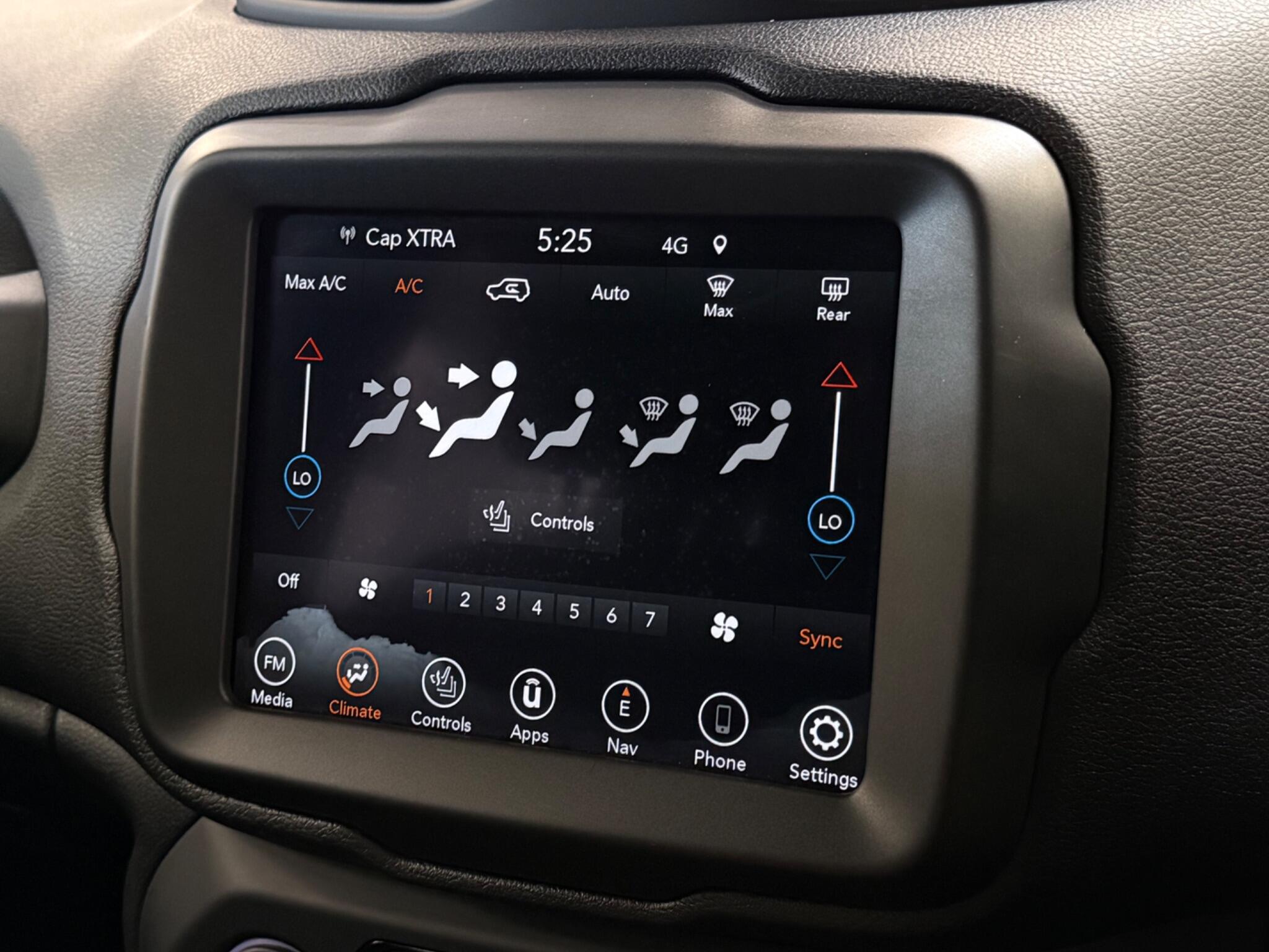 Jeep Renegade view 23