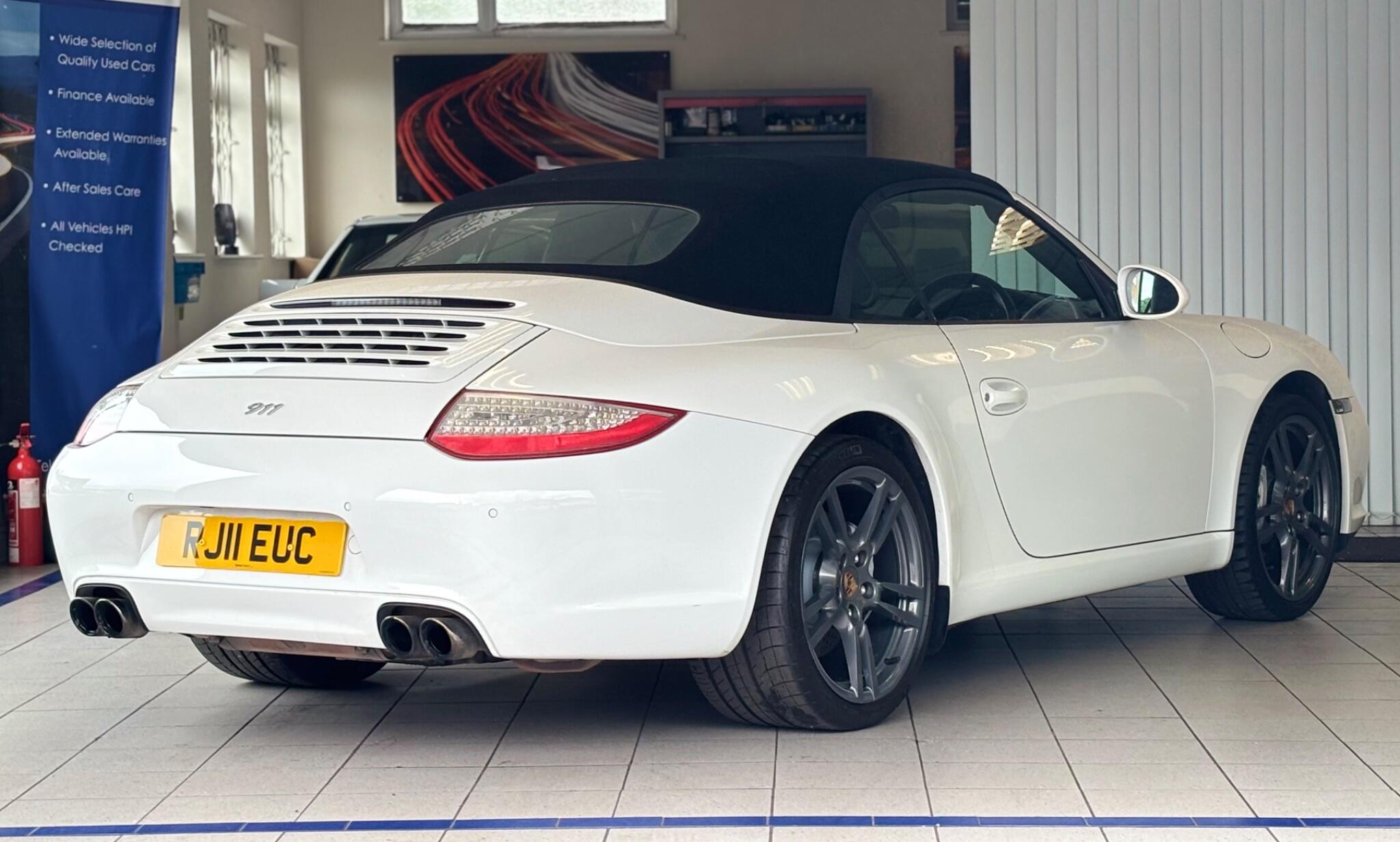 Porsche 911 view 12