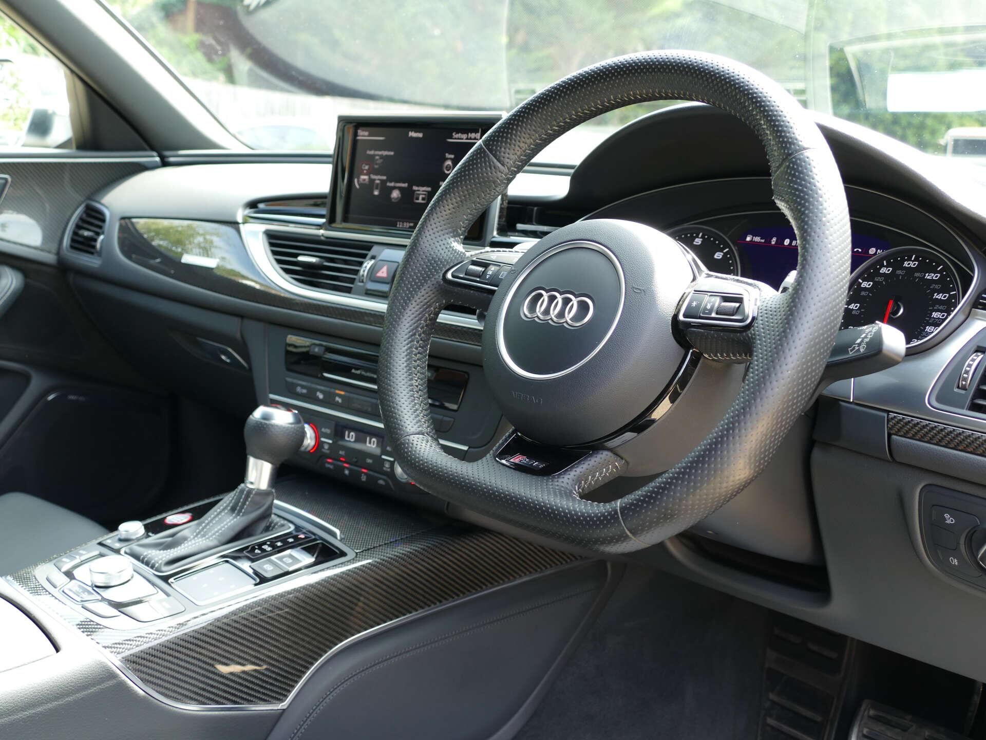 Audi RS6 Avant view 24