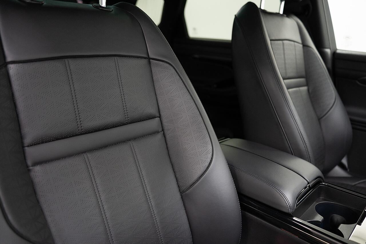 Land Rover Range Rover Evoque view 4