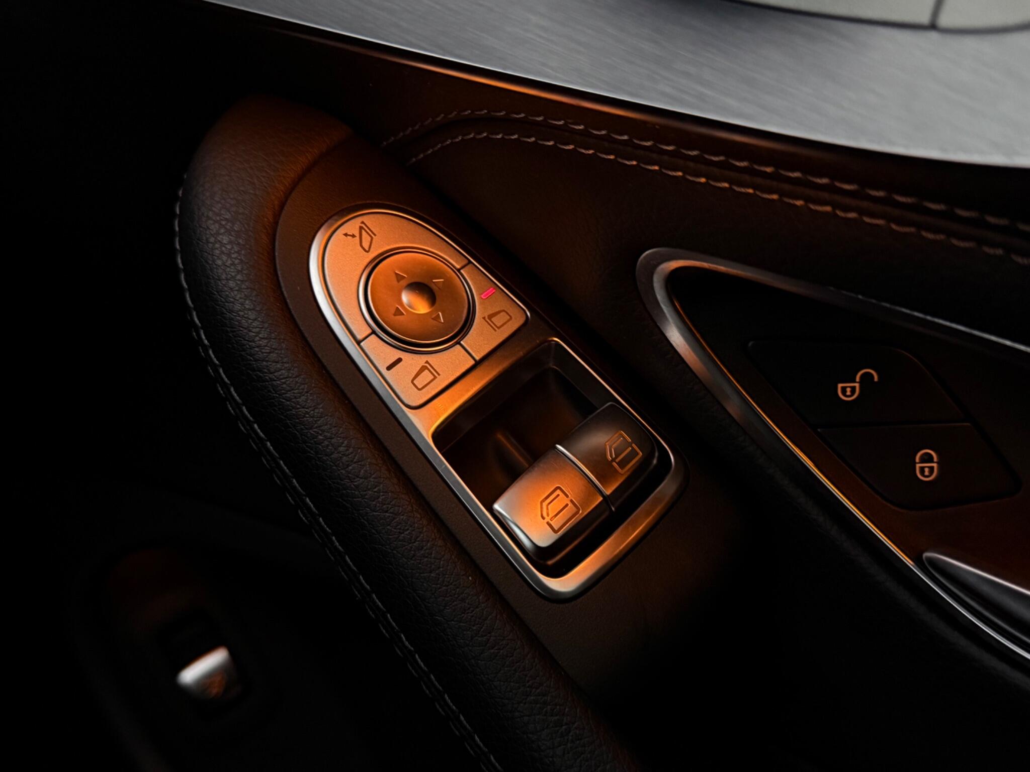 Mercedes-Benz C-Class view 17