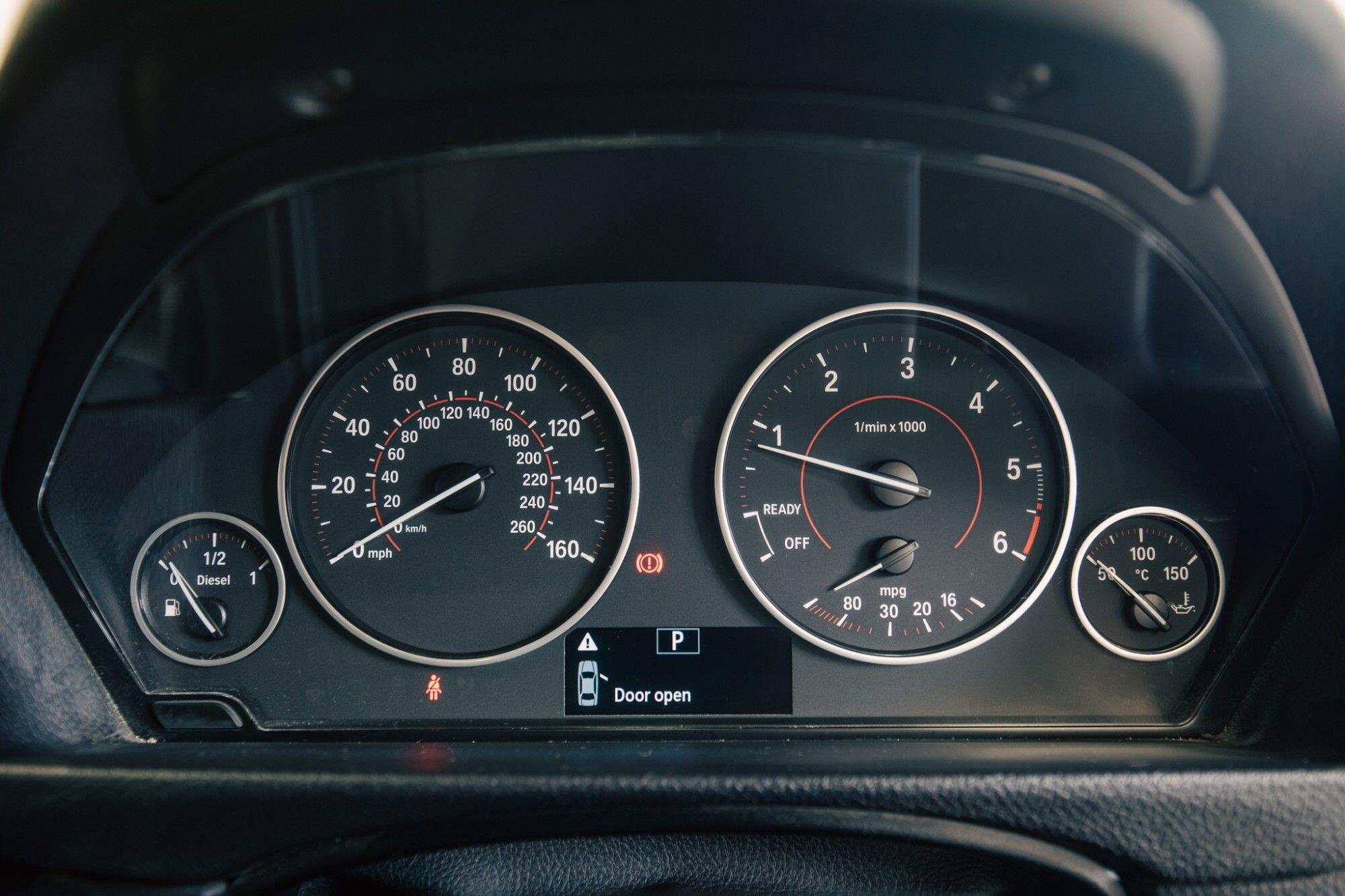 BMW 3 Series view 16
