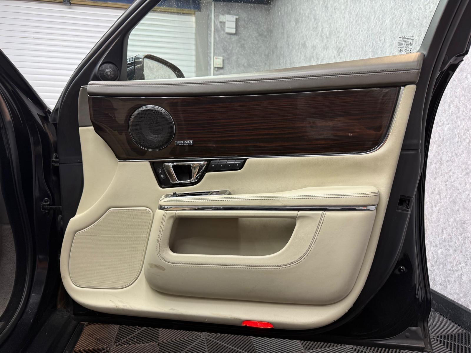 Jaguar XJ view 25