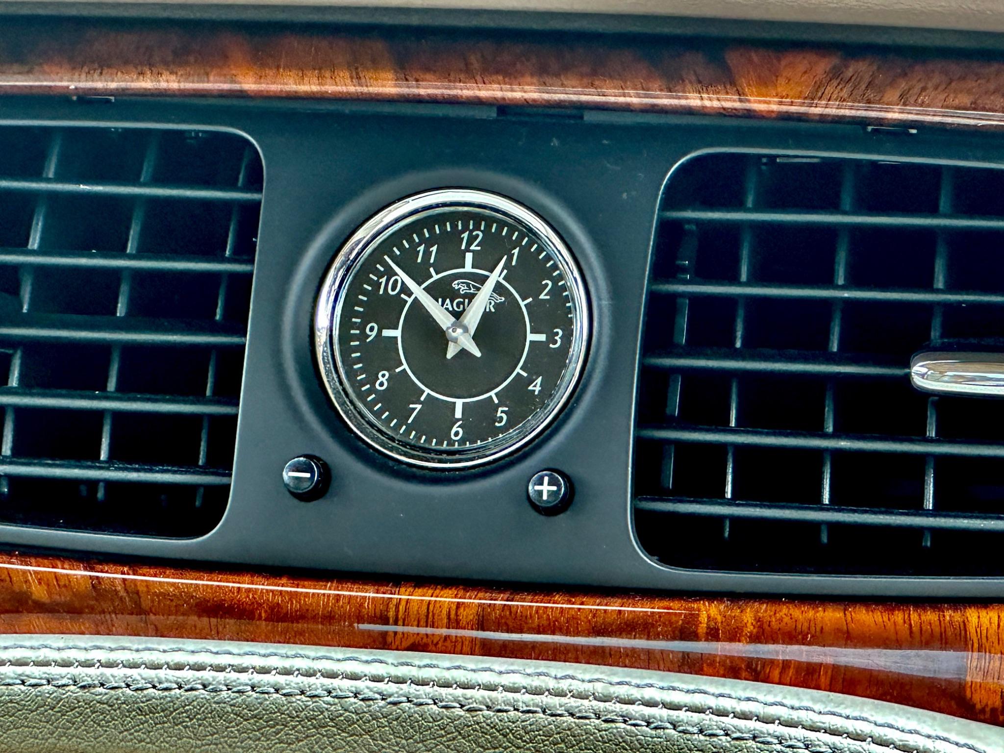Jaguar XJ view 22