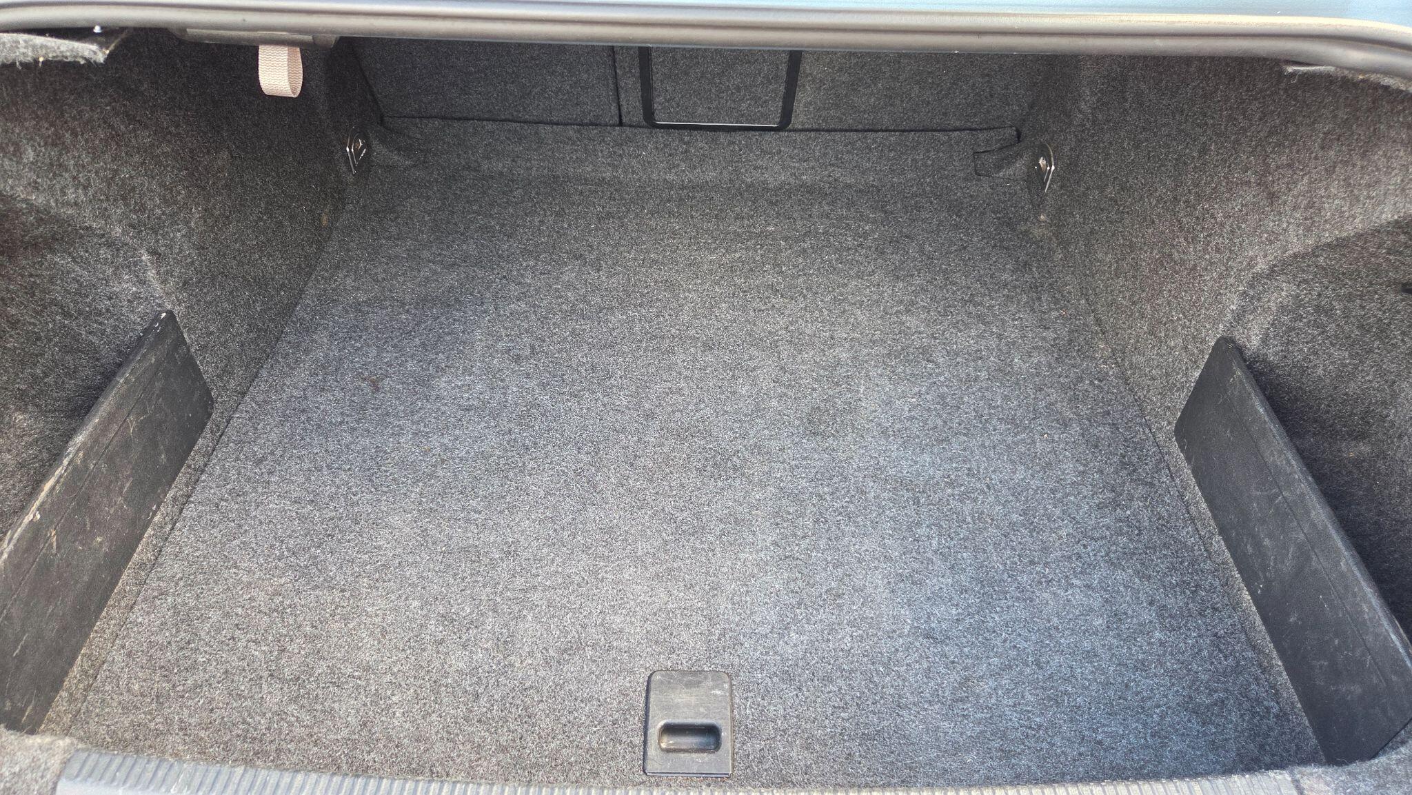 Volkswagen Passat view 23