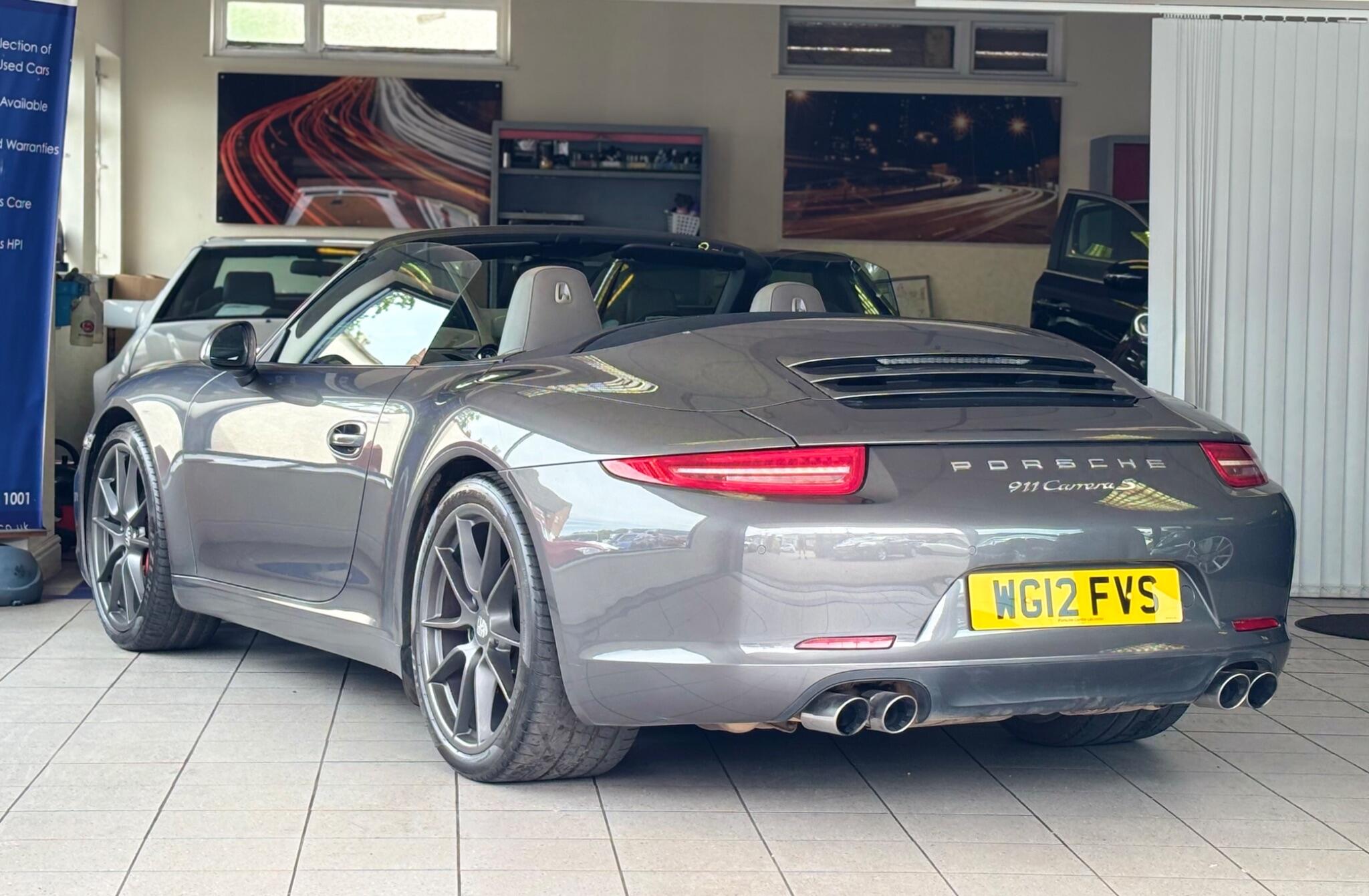 Porsche 911 view 12