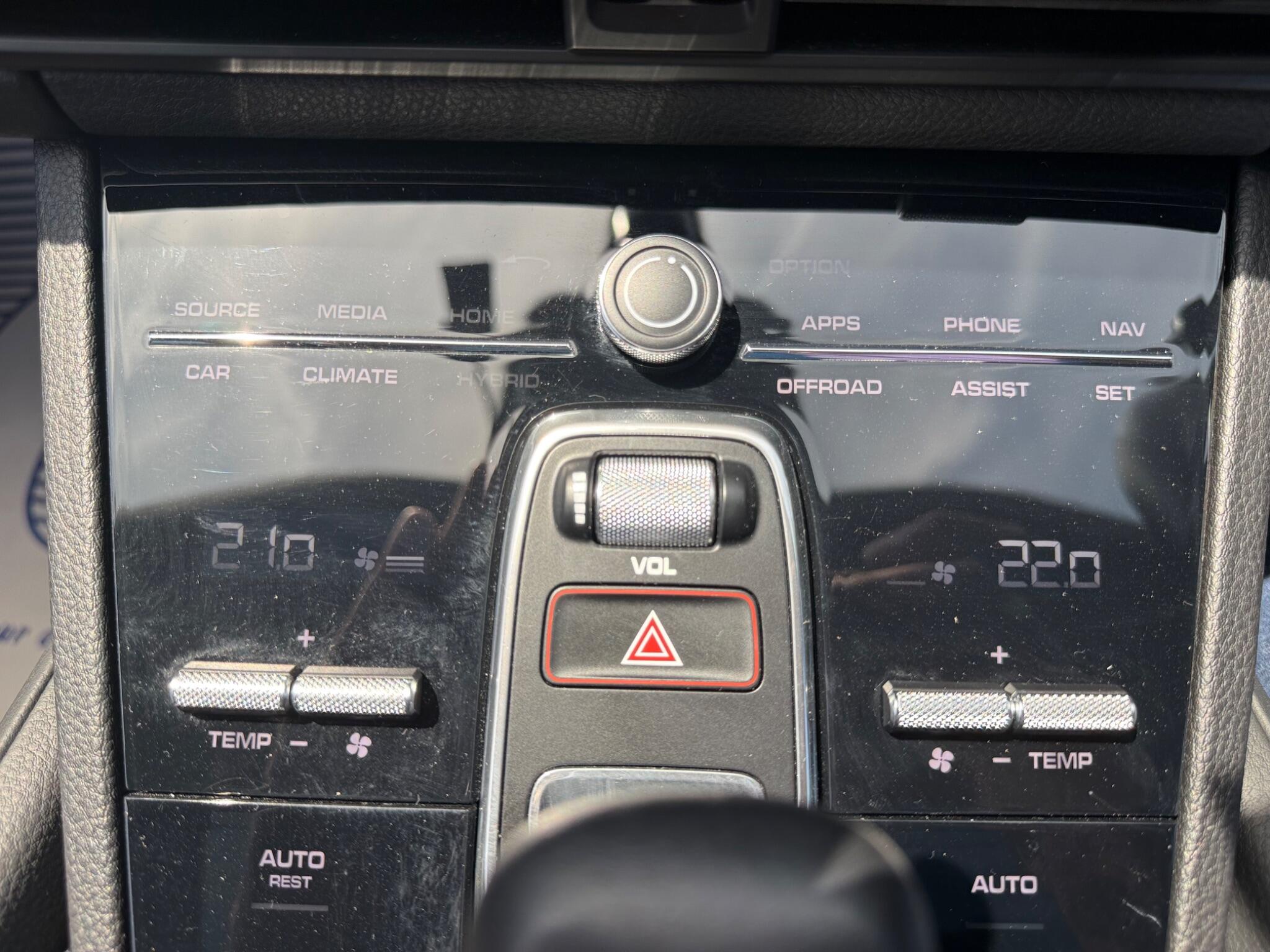 Porsche Cayenne view 43