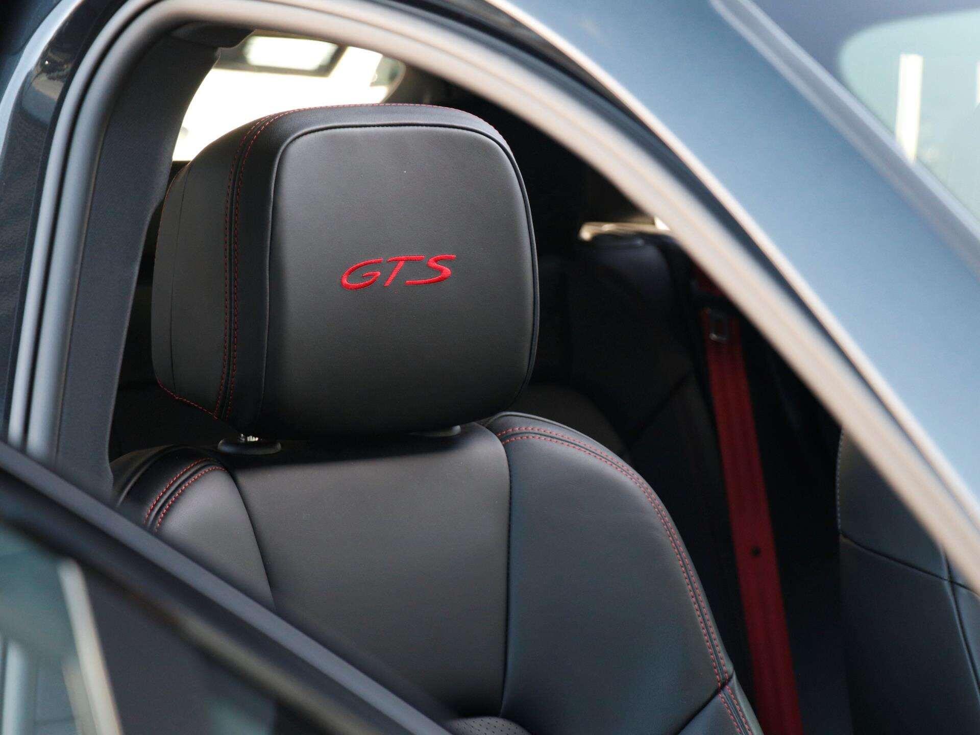Porsche Macan view 26