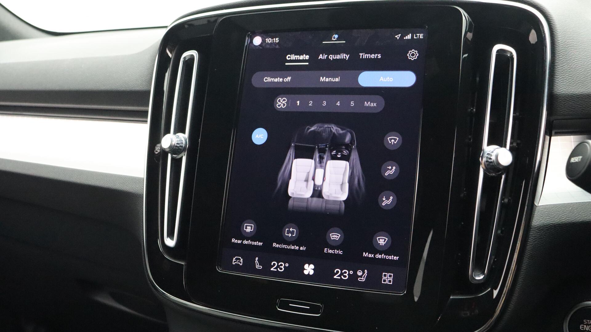 Volvo XC40 view 34