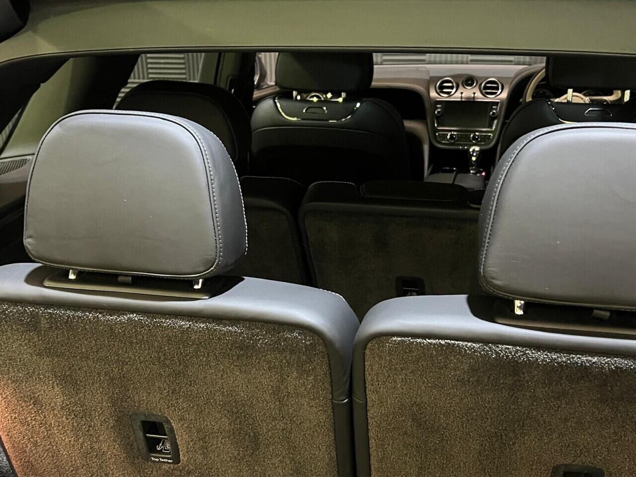 Bentley Bentayga view 29